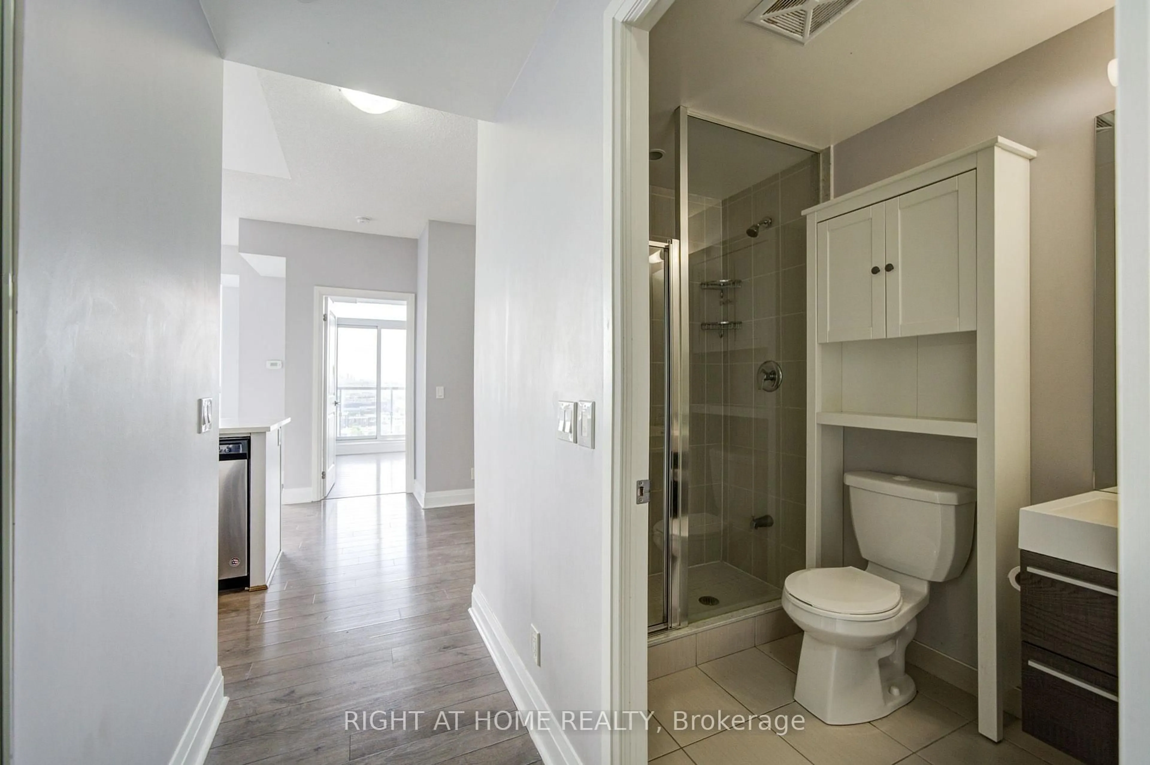 Standard bathroom, ceramic/tile floor for 15 Zorra St #1807, Toronto Ontario M8Z 0C1