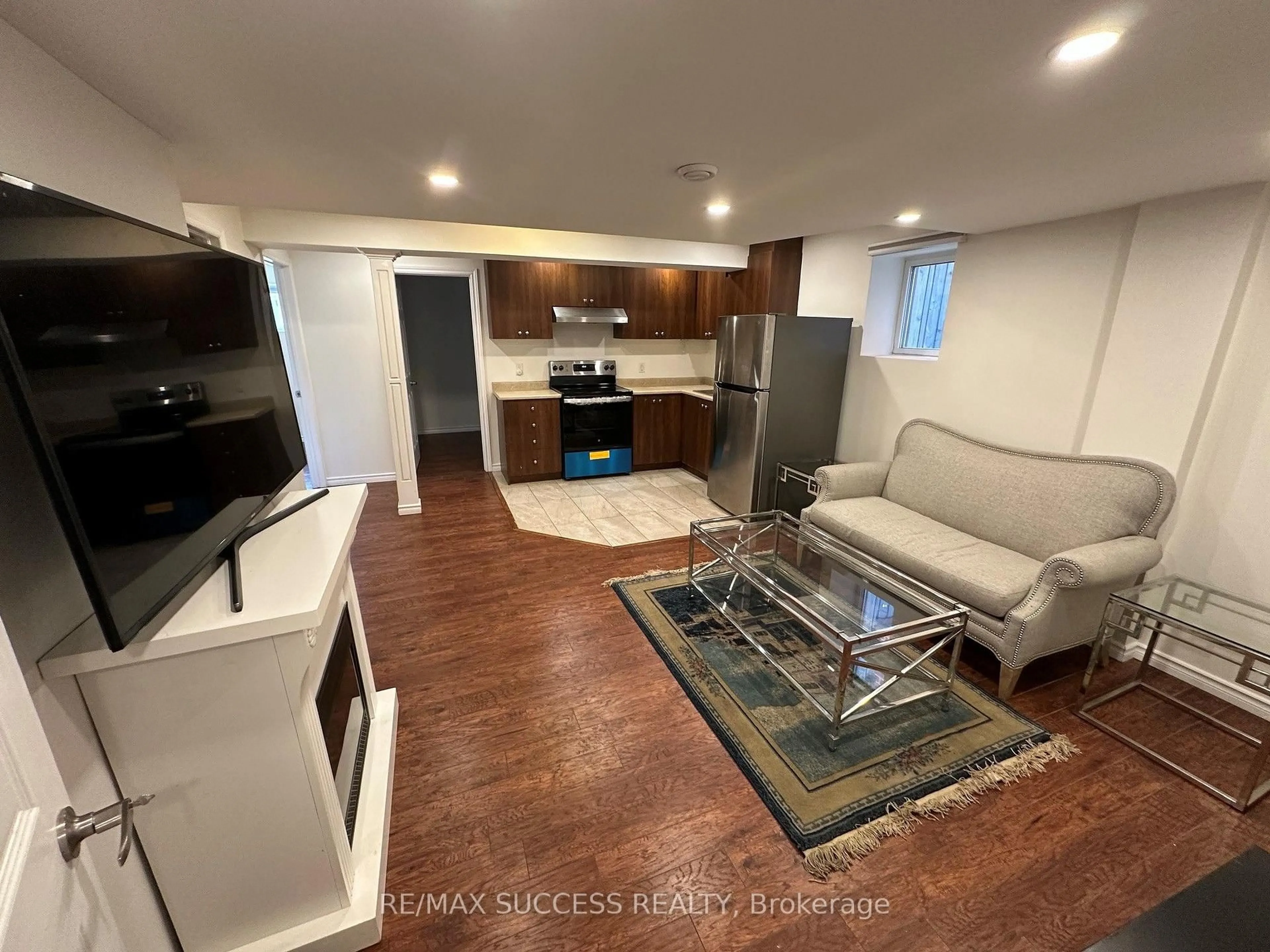 A pic of a room for 916 Minchin Way #Basement, Milton Ontario L9T 7T6