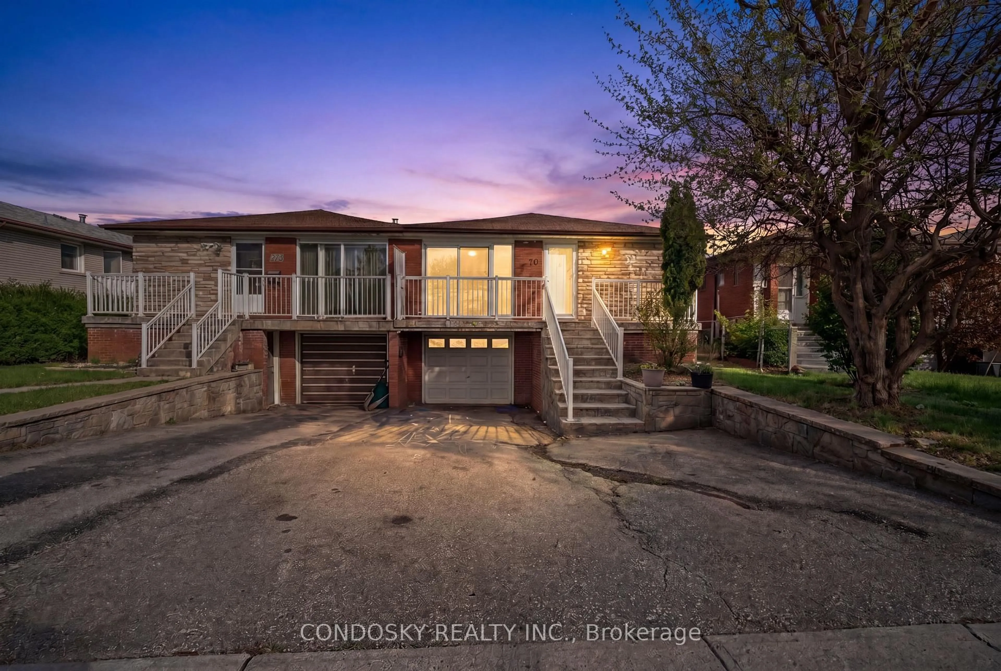 A pic from outside/outdoor area/front of a property/back of a property/a pic from drone, street for 768 Annamore Rd, Mississauga Ontario L4Y 2V7