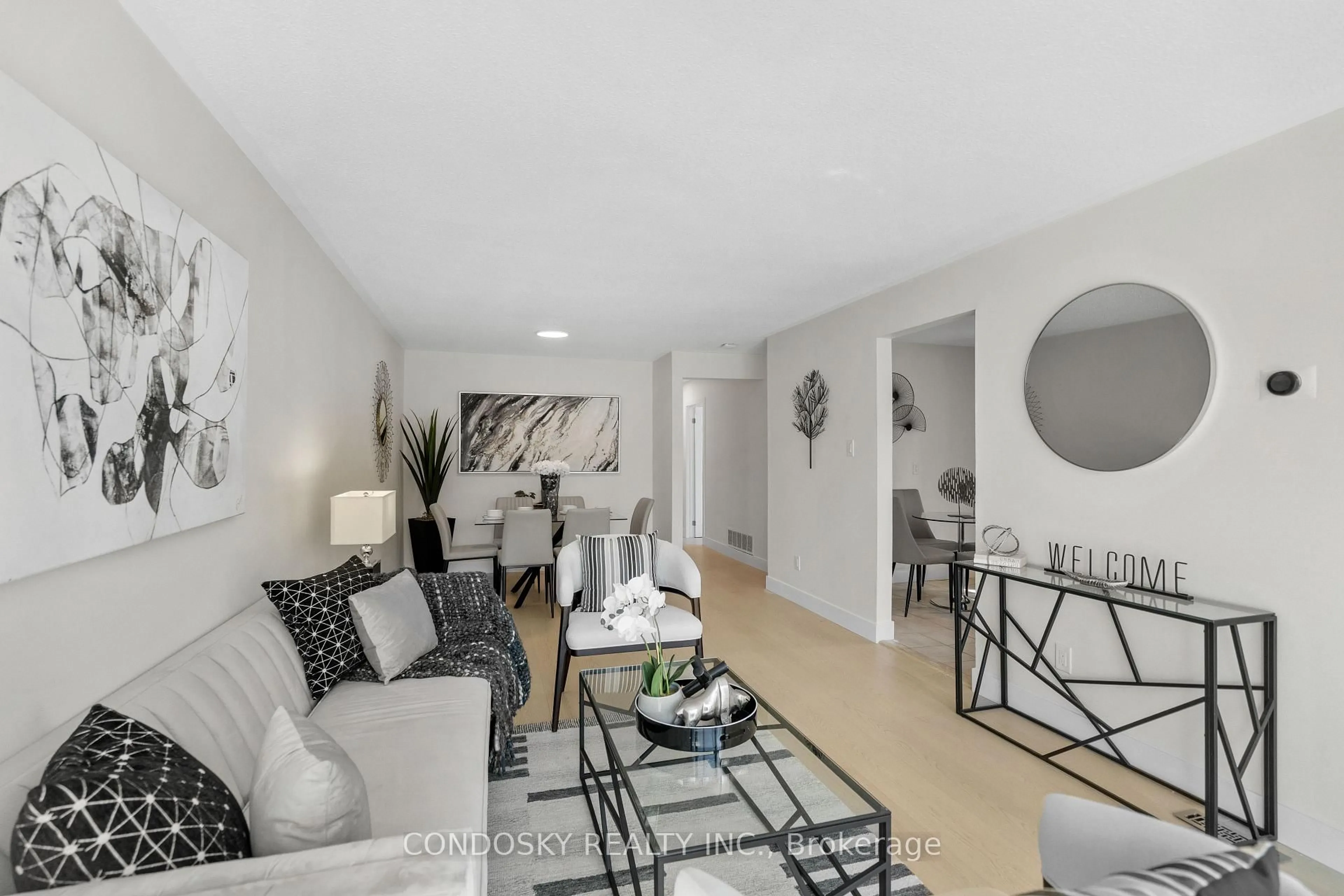 Living room with furniture, unknown for 768 Annamore Rd, Mississauga Ontario L4Y 2V7