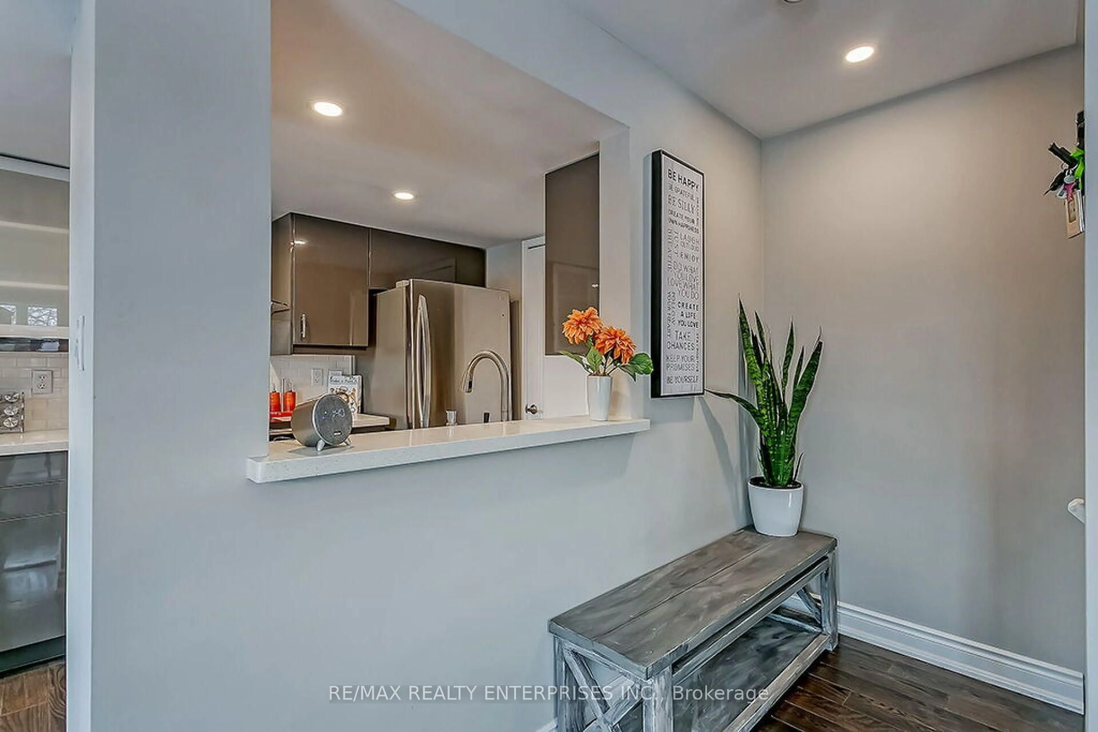 Indoor entryway for 2386 Munn's Ave #Unit E, Oakville Ontario L6H 6G9