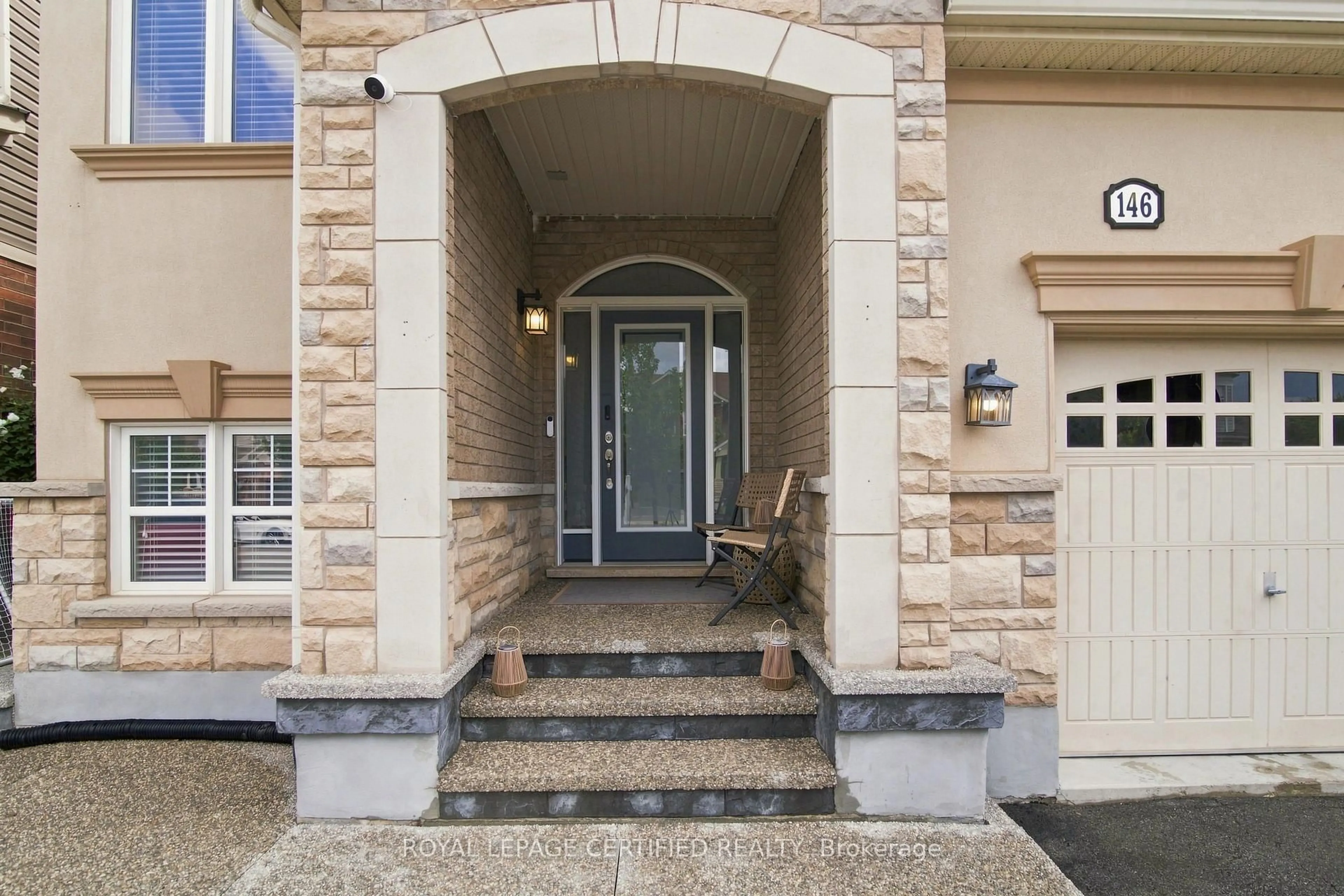 Indoor foyer for 146 Willet Terr, Milton Ontario L9T 1M5