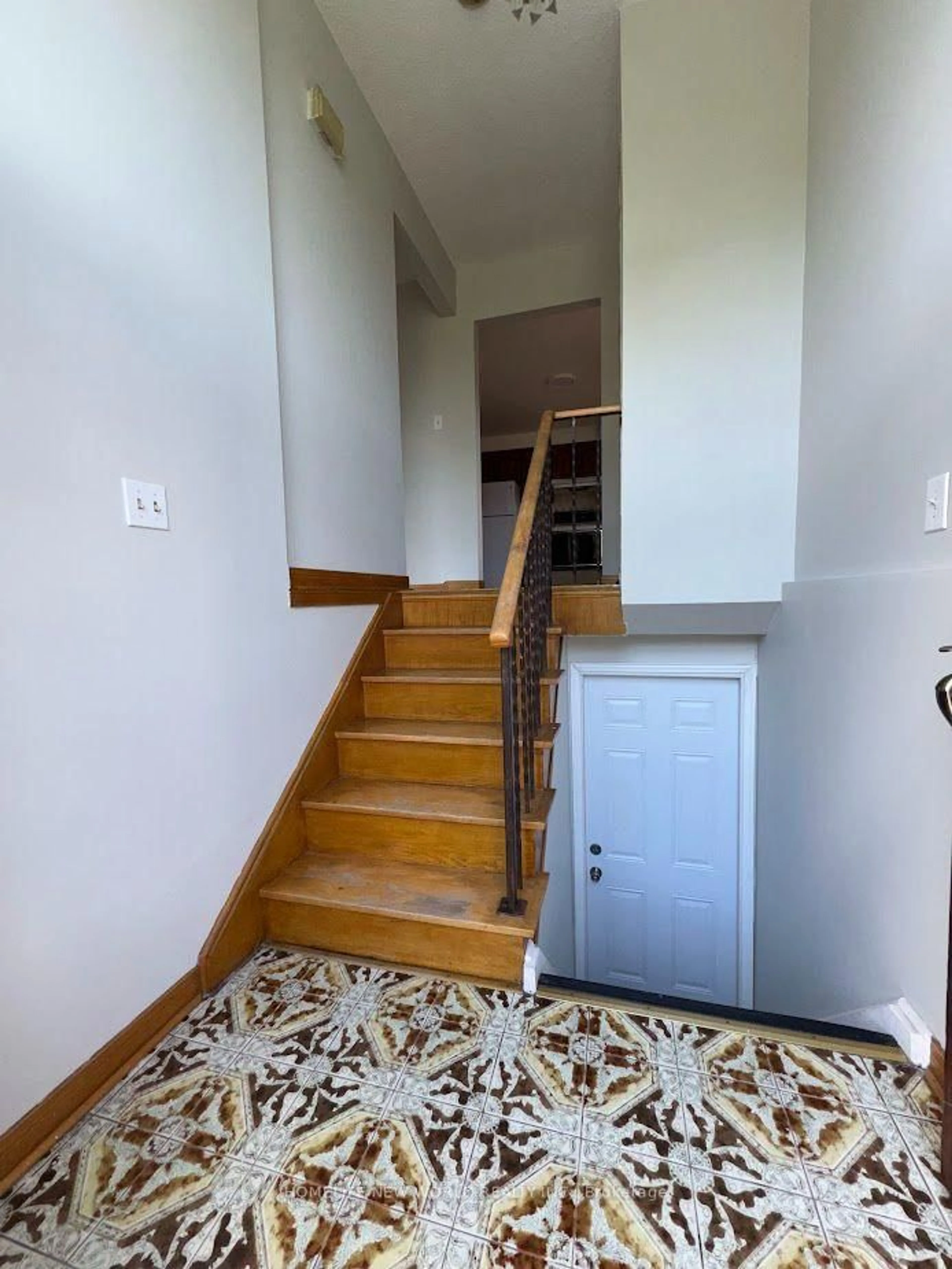 Stairs for 6 Privet Rd, Toronto Ontario M3M 1C1