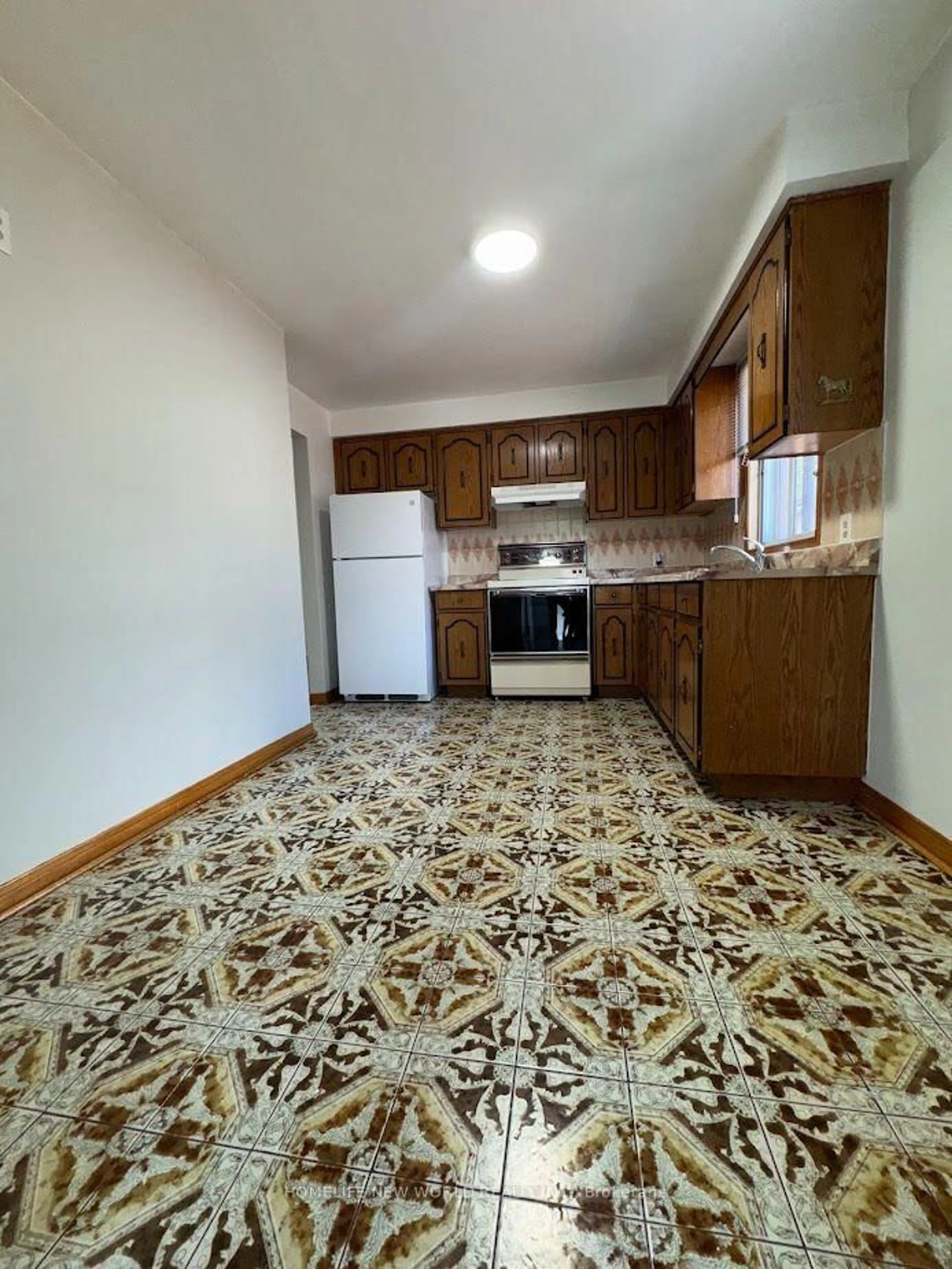 Standard kitchen, ceramic/tile floor for 6 Privet Rd, Toronto Ontario M3M 1C1