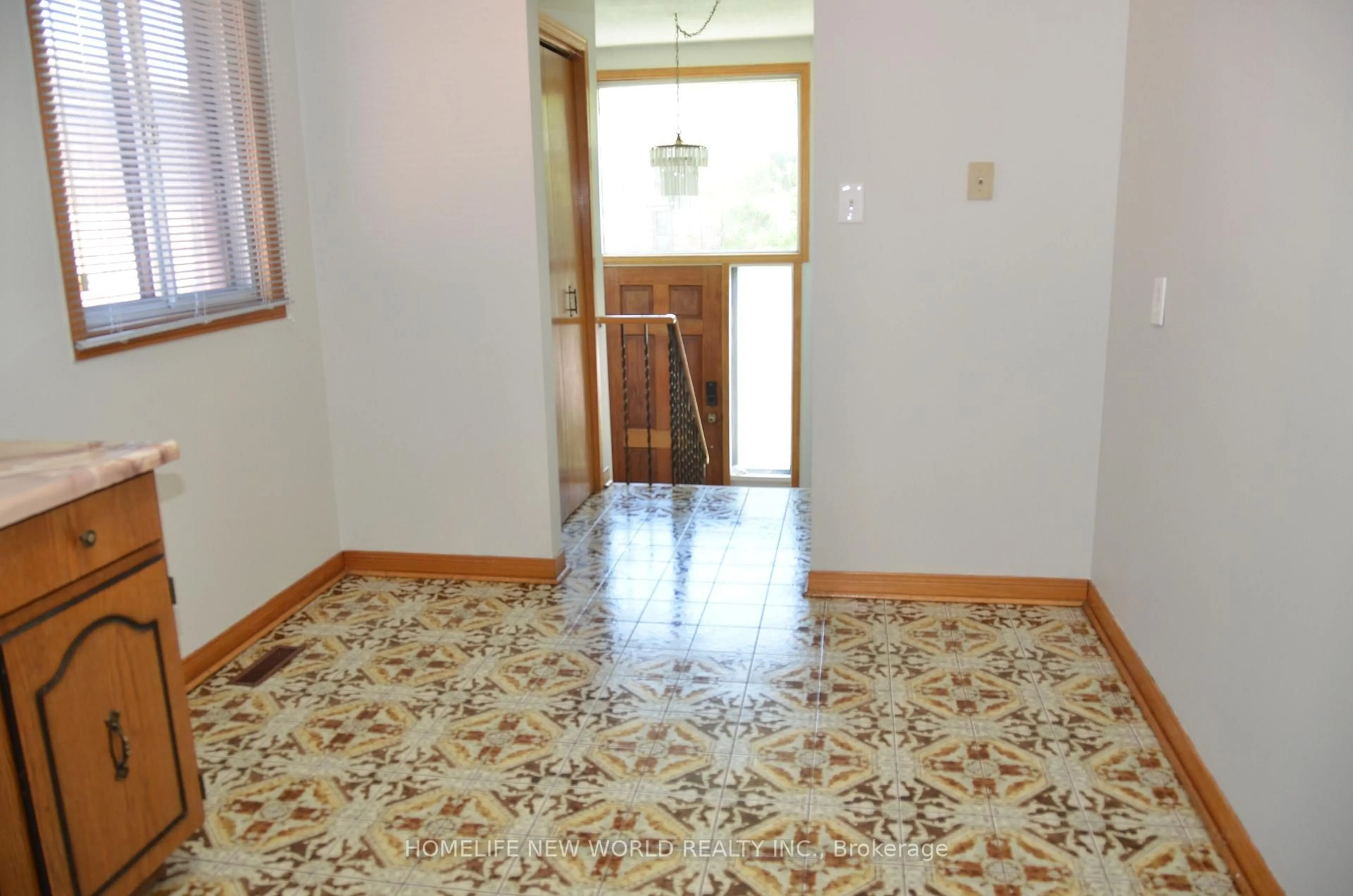 Indoor foyer for 6 Privet Rd, Toronto Ontario M3M 1C1