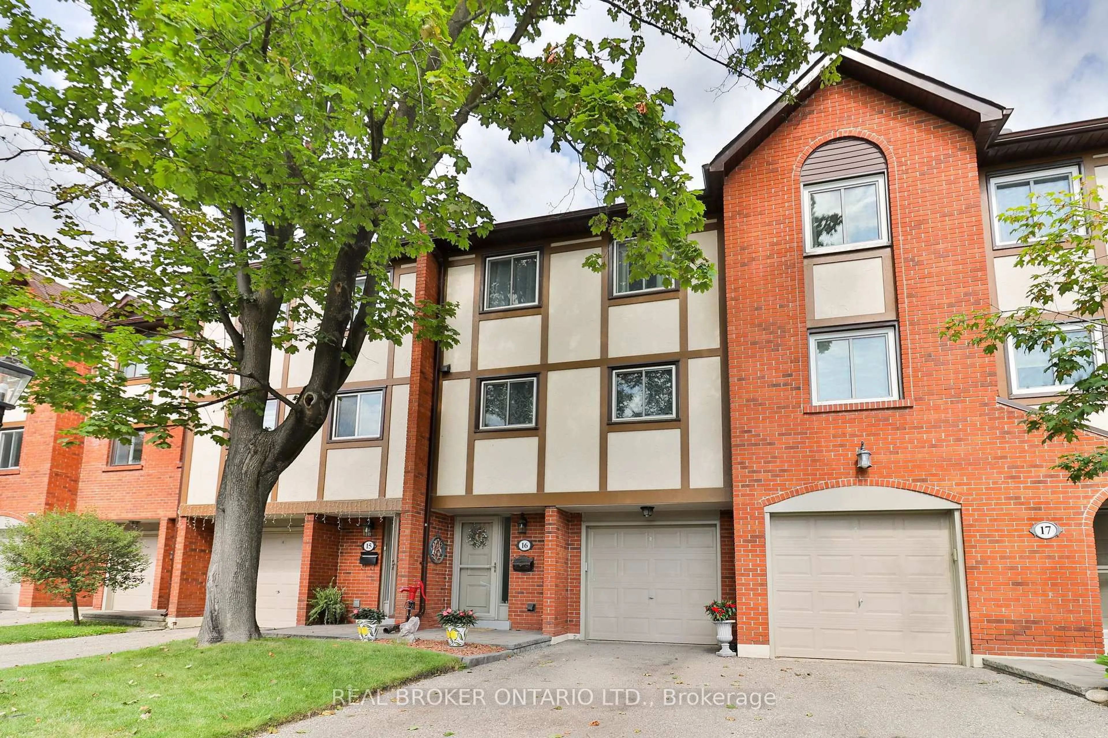 Home with brick exterior material, street for 1764 Rathburn Rd #16, Mississauga Ontario L4W 2N8