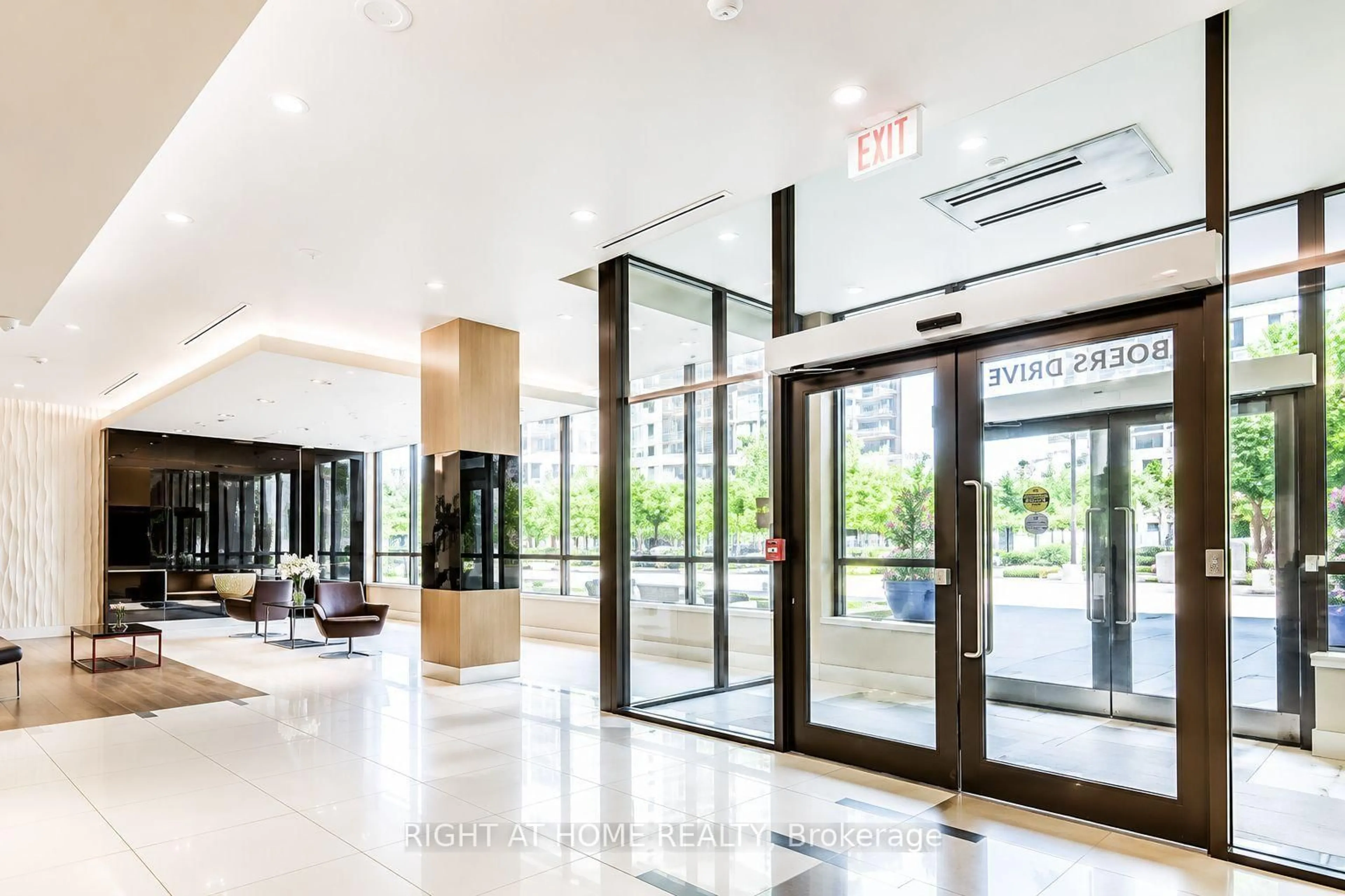 Indoor foyer for 1 De Boers Dr #608, Toronto Ontario M3J 0G6