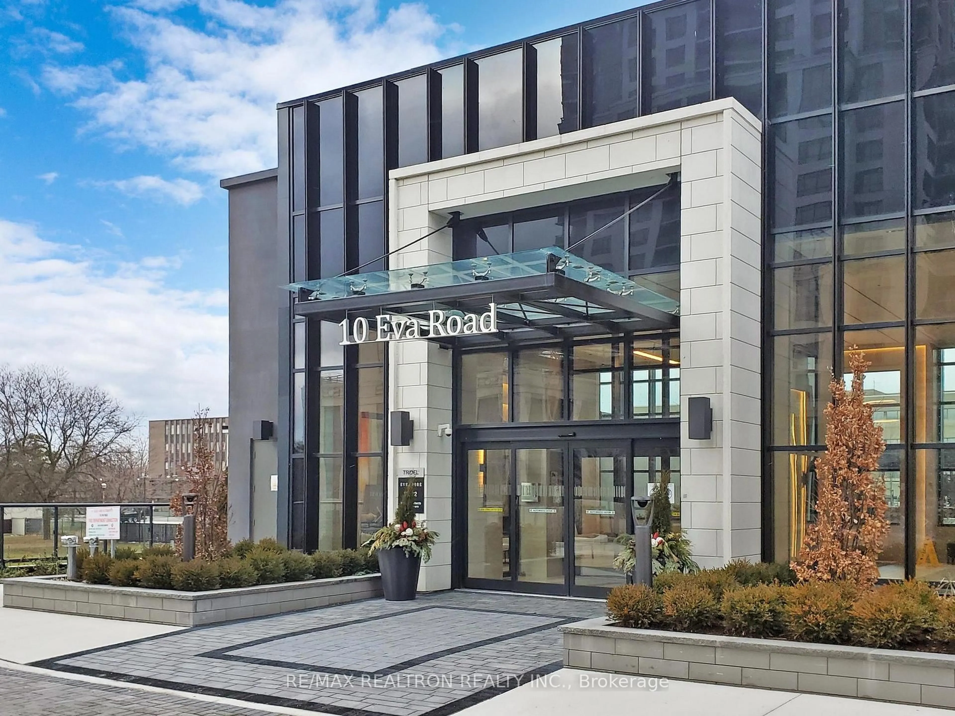 Indoor foyer for 10 Eva Rd #1705, Toronto Ontario M9C 0B3