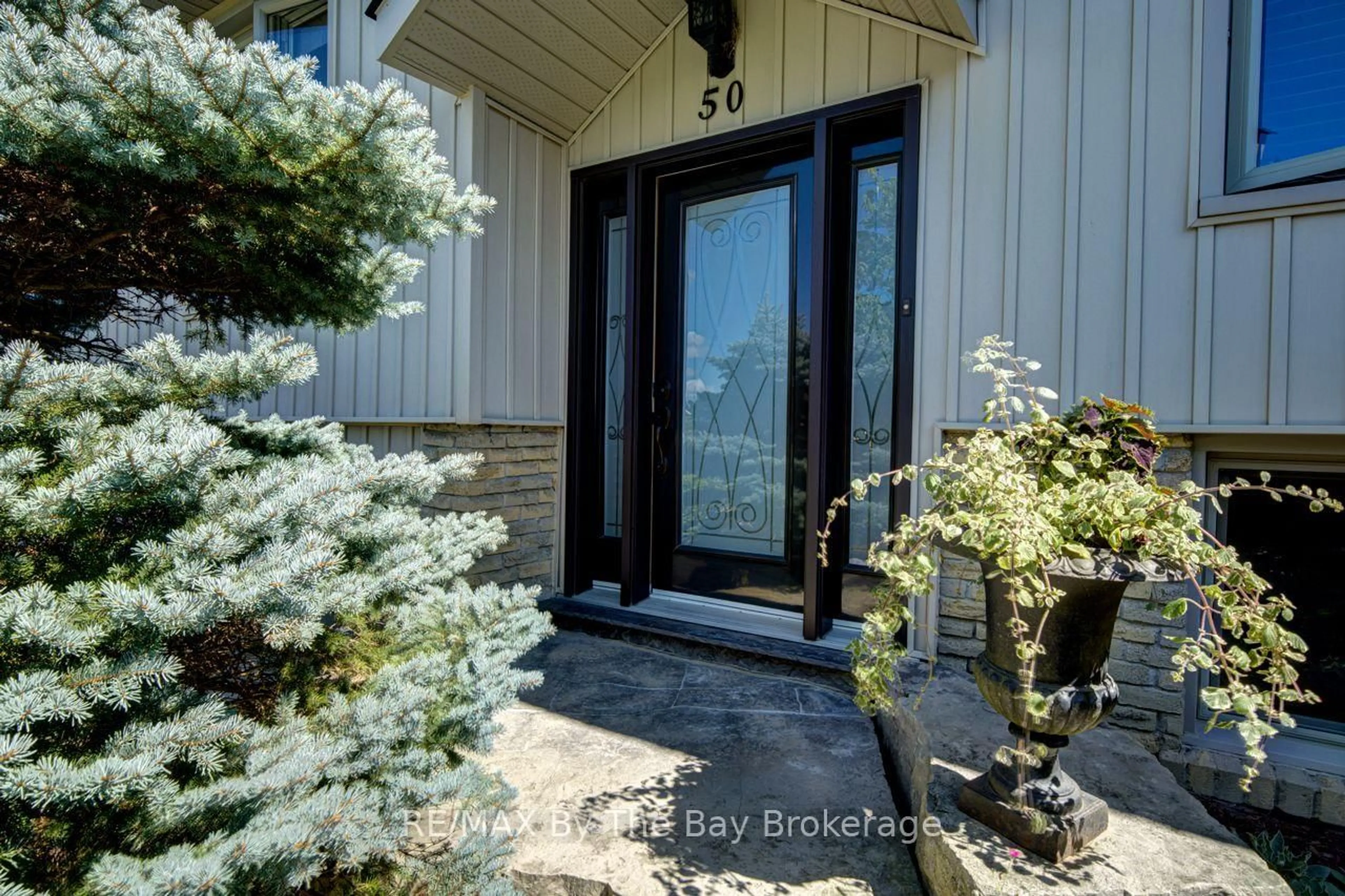 Indoor entryway for 50 Hilltop Crt, Caledon Ontario L7E 2P8