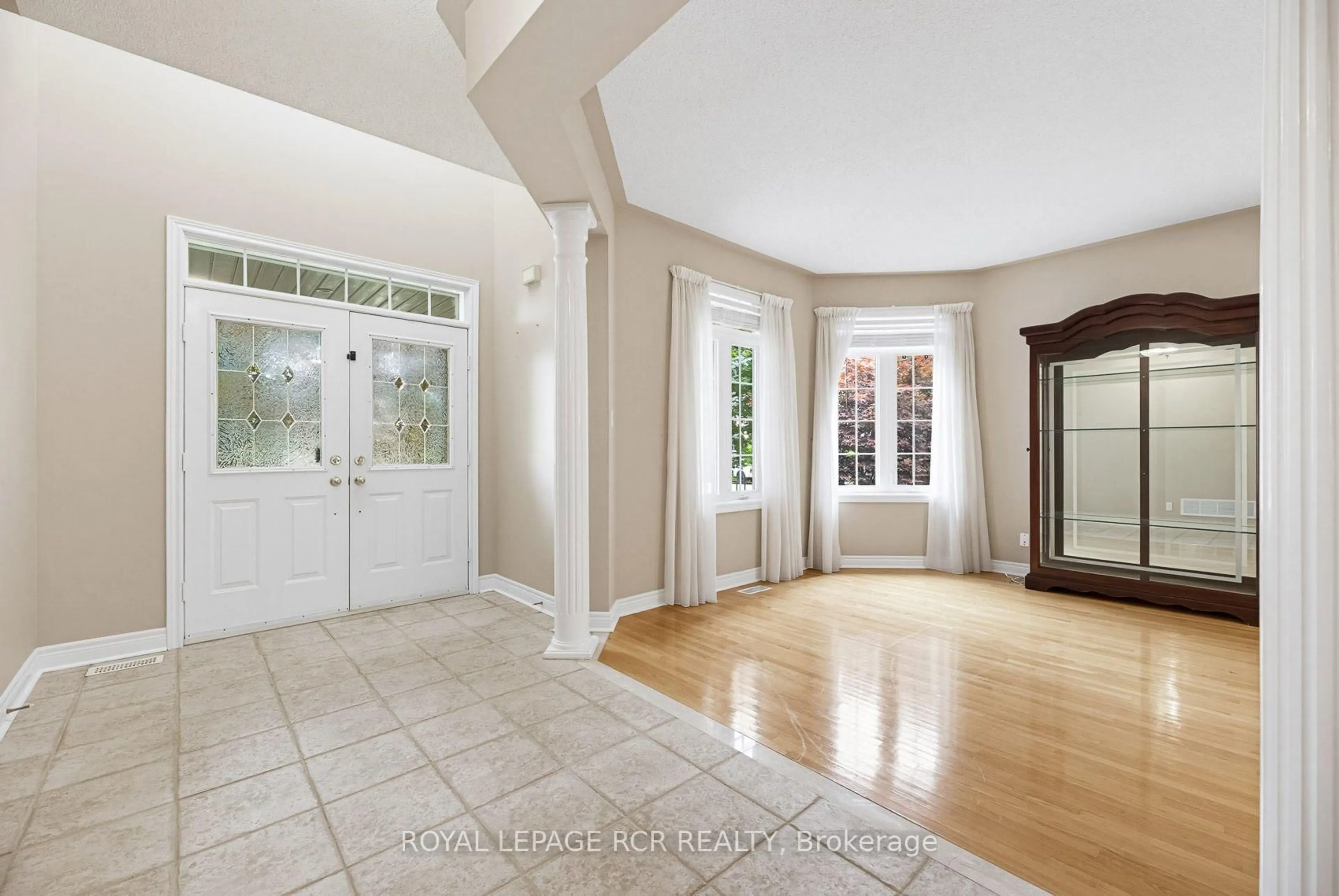 Indoor entryway for 20 Kirkwood Cres, Caledon Ontario L7C 1B9