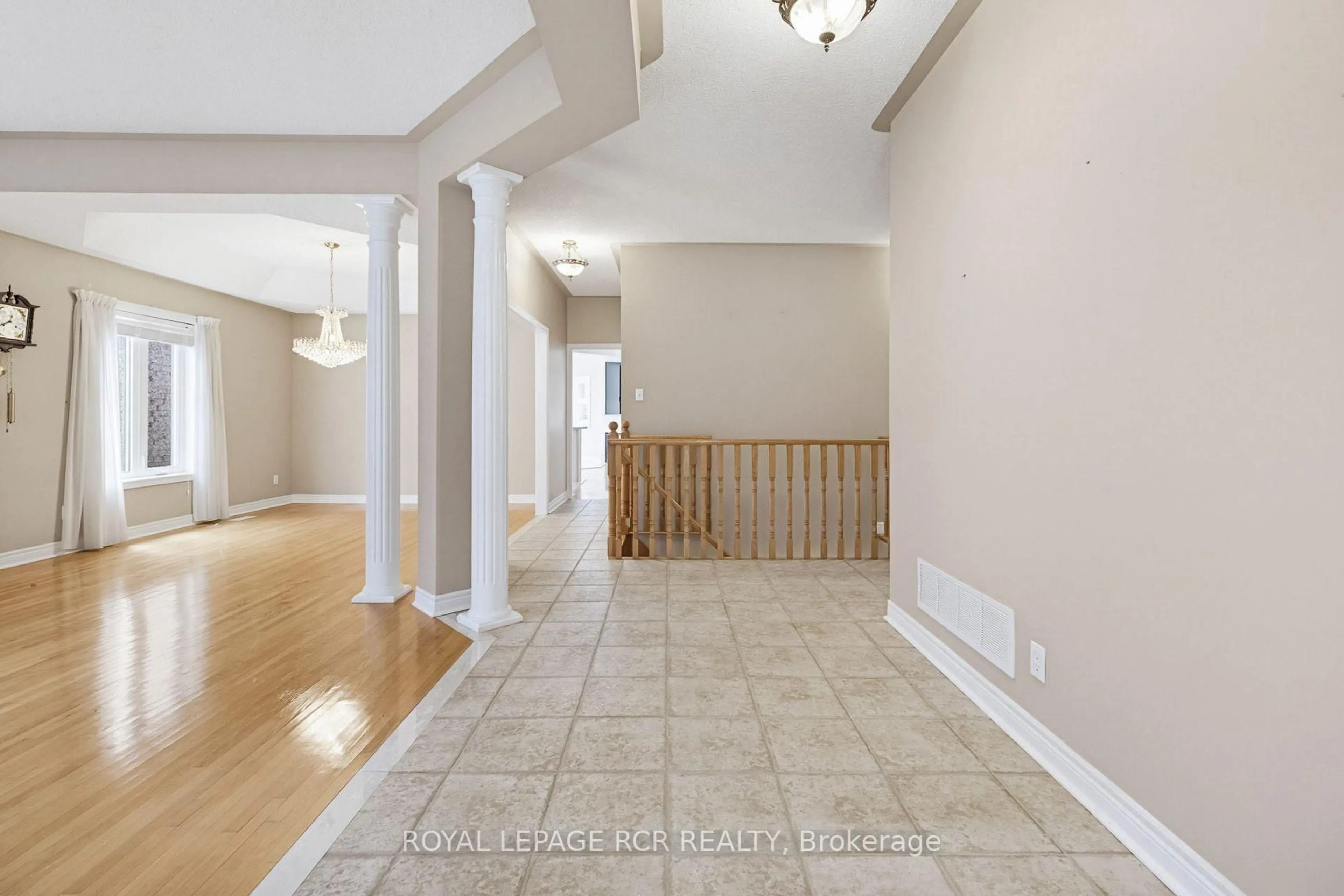 Indoor foyer for 20 Kirkwood Cres, Caledon Ontario L7C 1B9