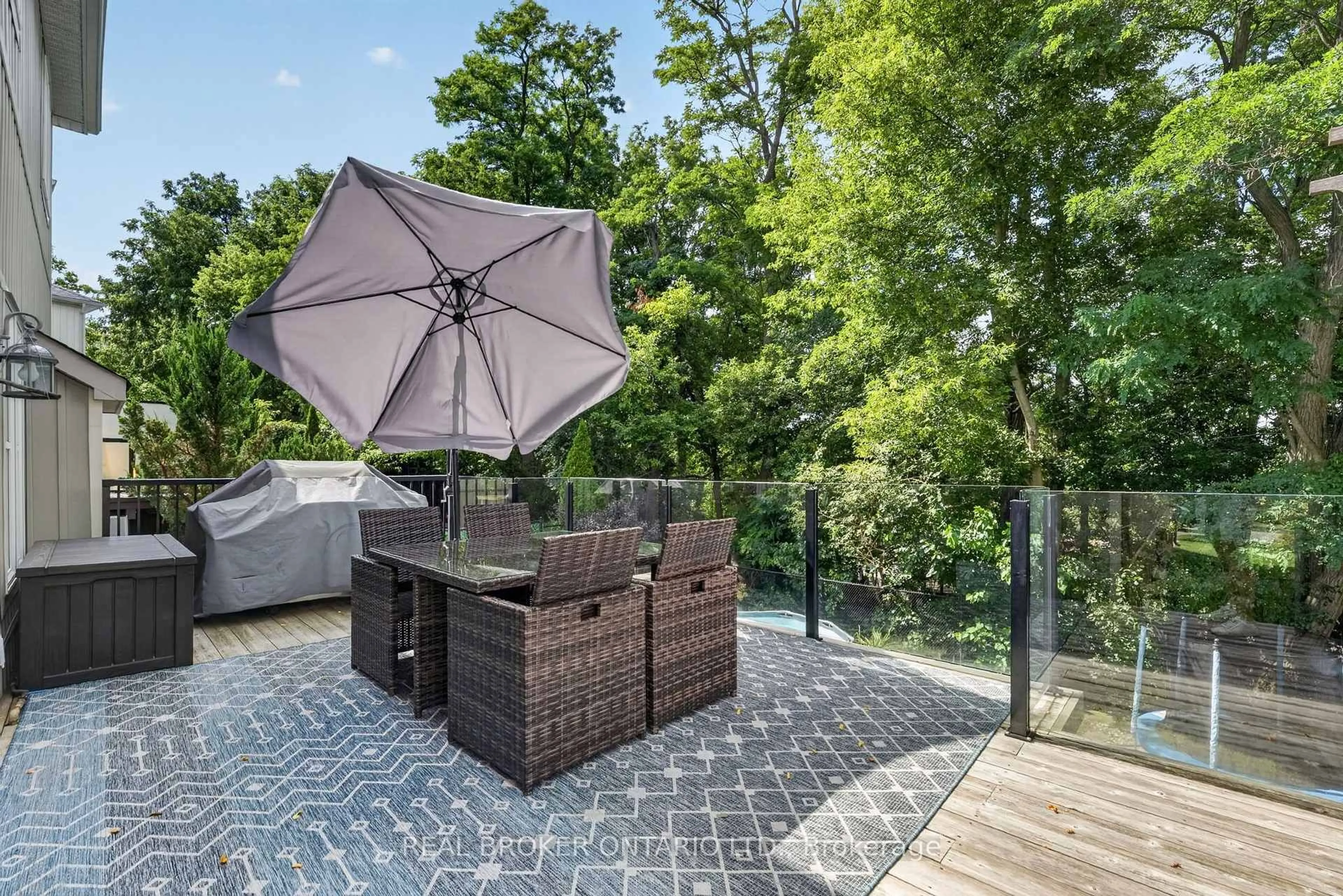 Patio, unknown for 60 Meadowglen Blvd, Halton Hills Ontario L7G 0B7