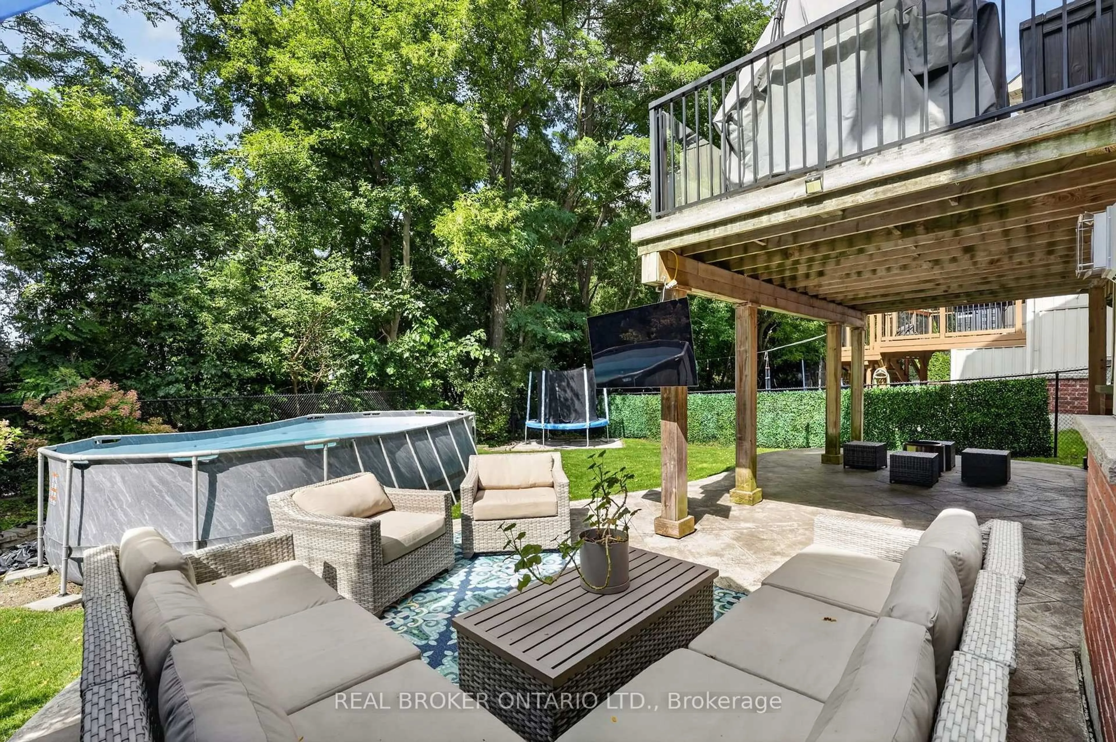 Patio, water/lake/river/ocean view for 60 Meadowglen Blvd, Halton Hills Ontario L7G 0B7