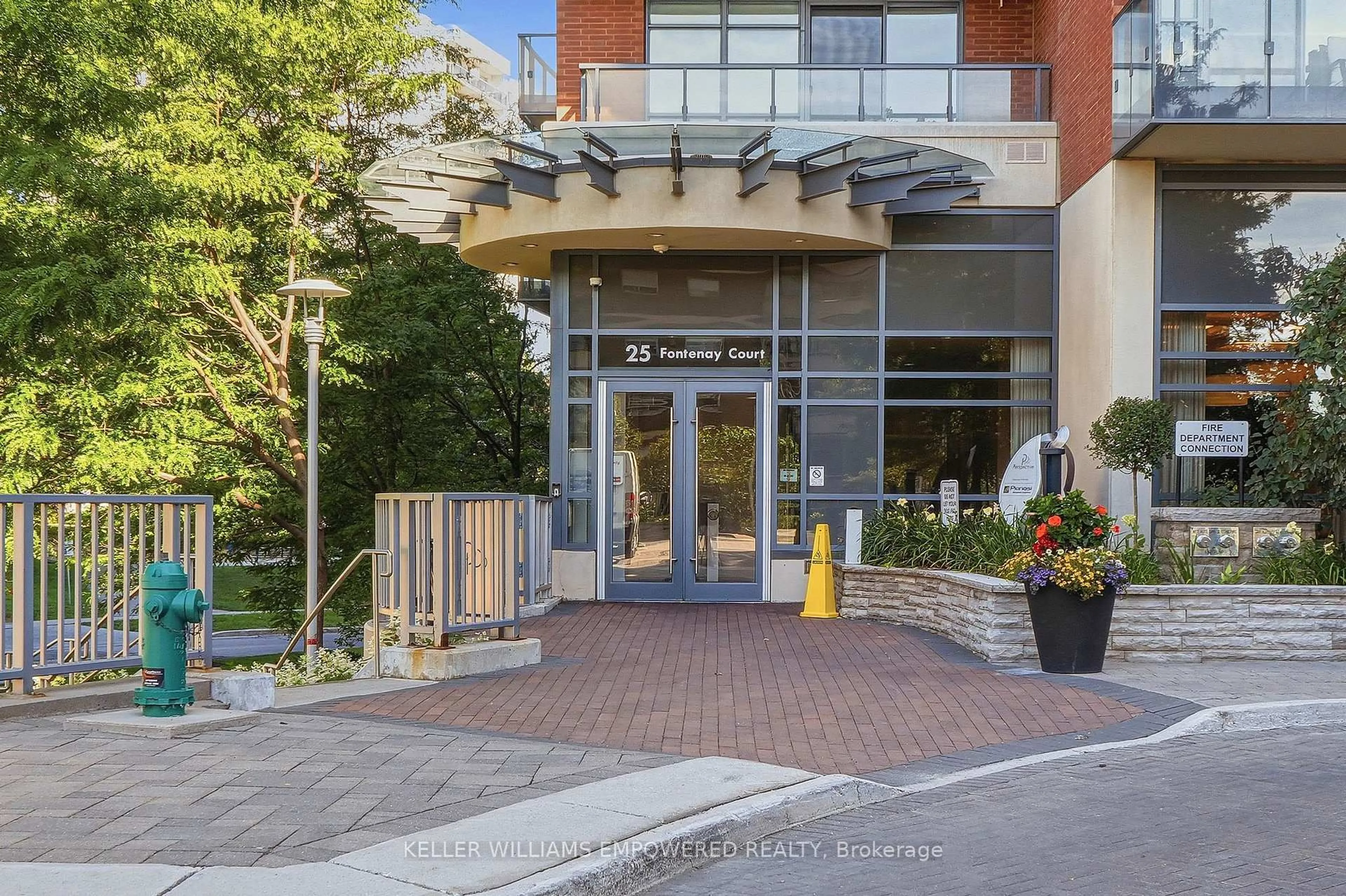 Indoor foyer for 25 Fontenay Crt #1104, Toronto Ontario M9A 0C4