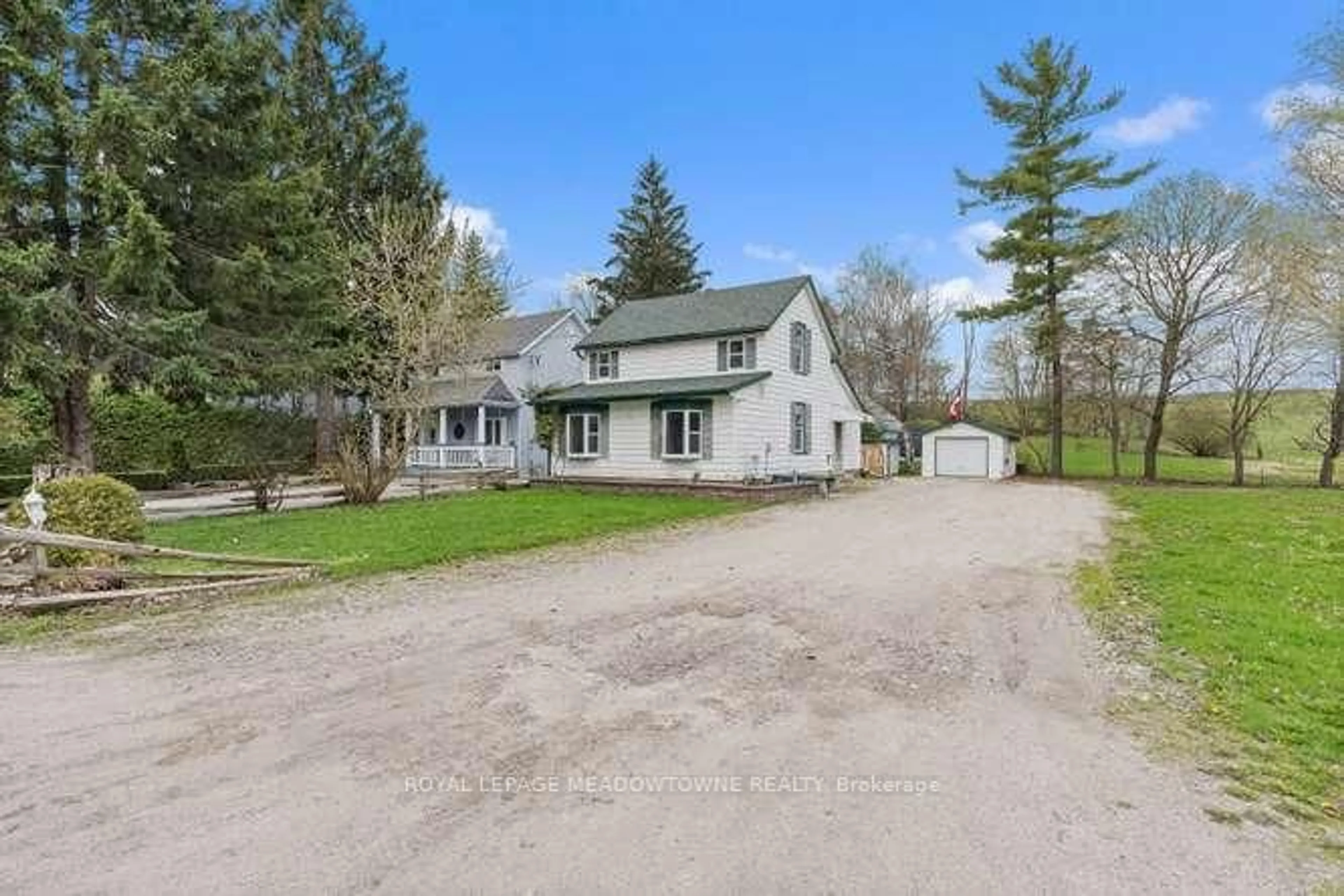 A pic from outside/outdoor area/front of a property/back of a property/a pic from drone, street for 1442 Mill St, Caledon Ontario L7C 1S1