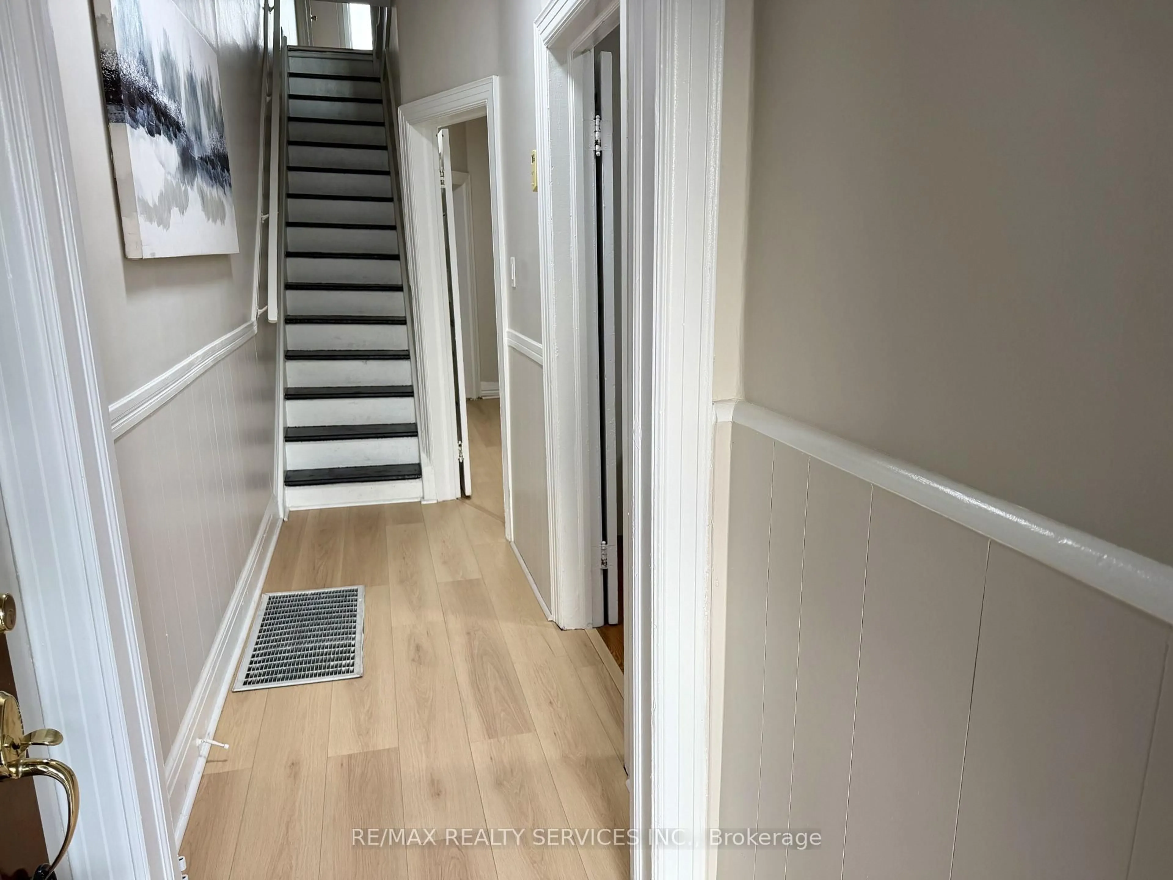 Unknown for 1147 Dufferin St, Toronto Ontario M6H 4B7