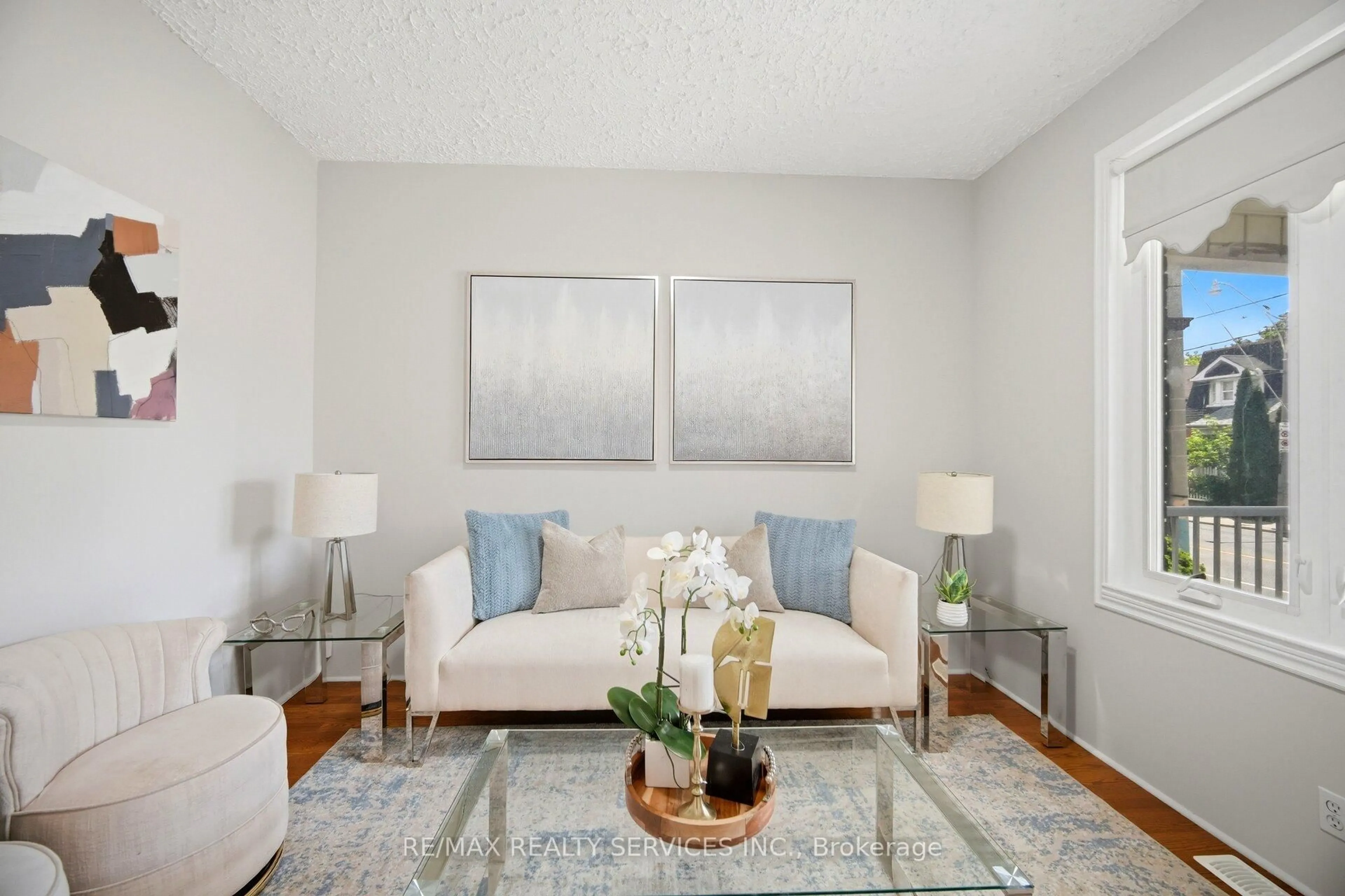 Living room with furniture, unknown for 1147 Dufferin St, Toronto Ontario M6H 4B7