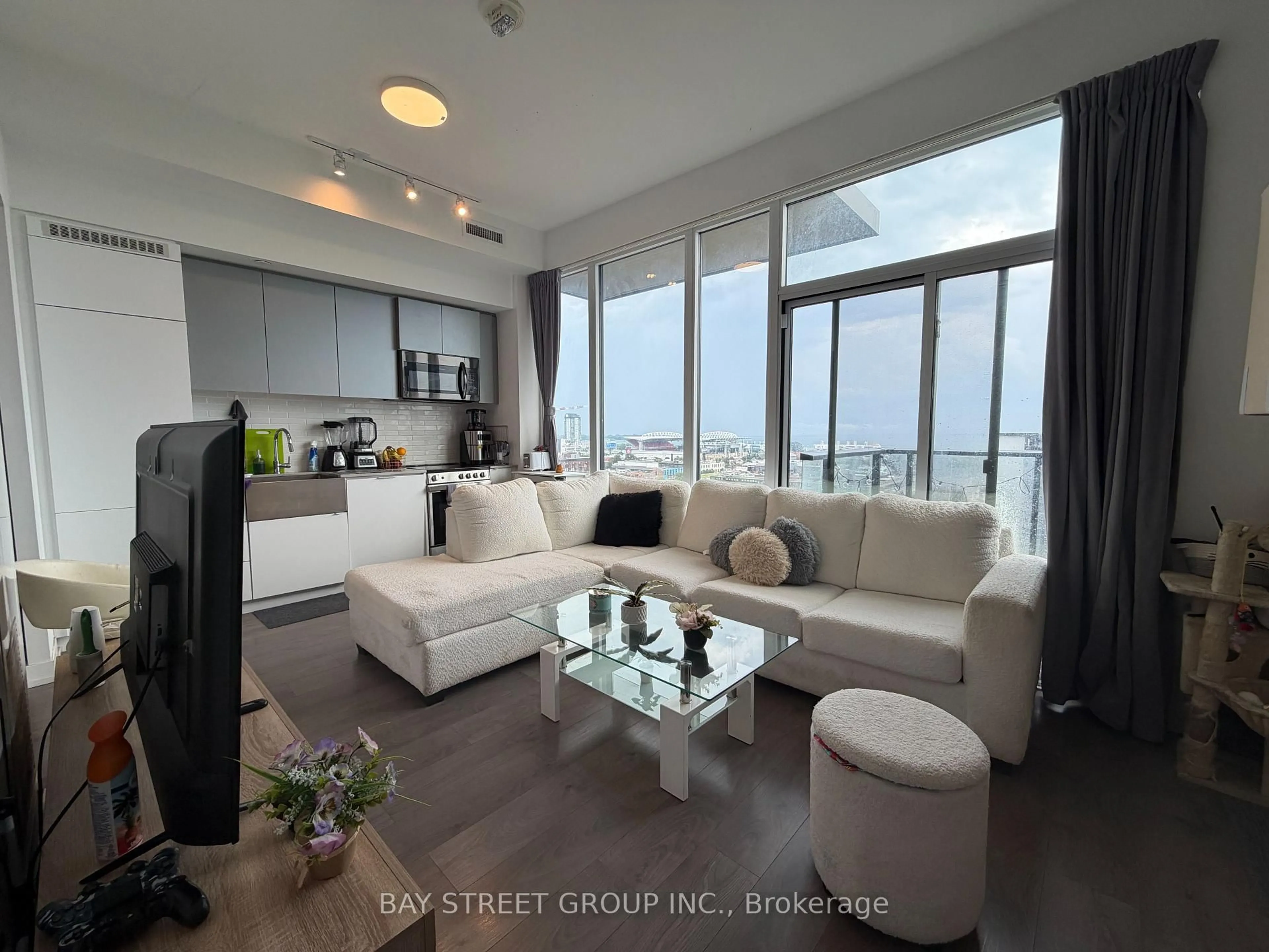 Living room with furniture, unknown for 270 Dufferin St #1105, Toronto Ontario M6K 1G3