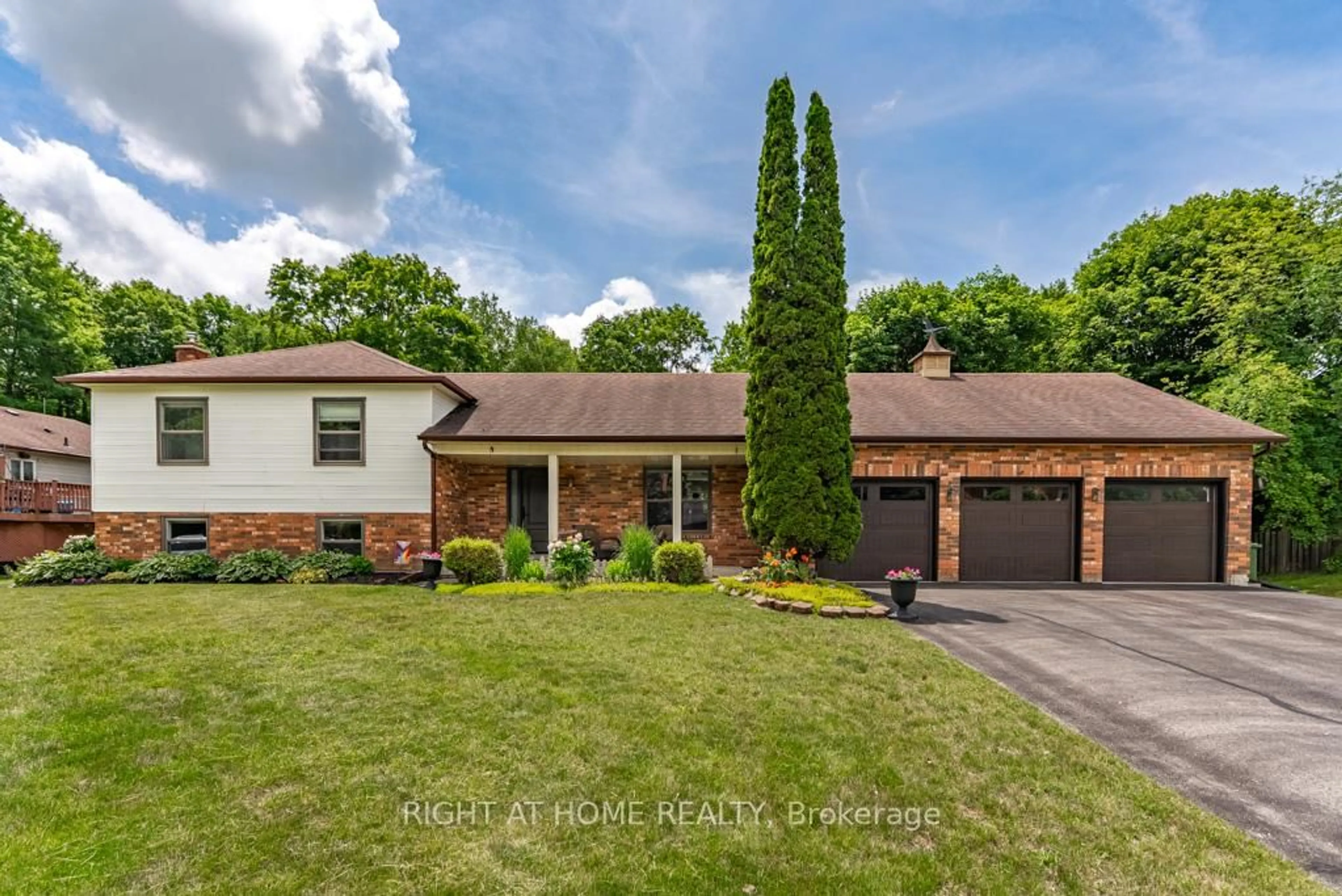 Home with brick exterior material, street for 16 Snowberry Crt, Caledon Ontario L7K 0B5