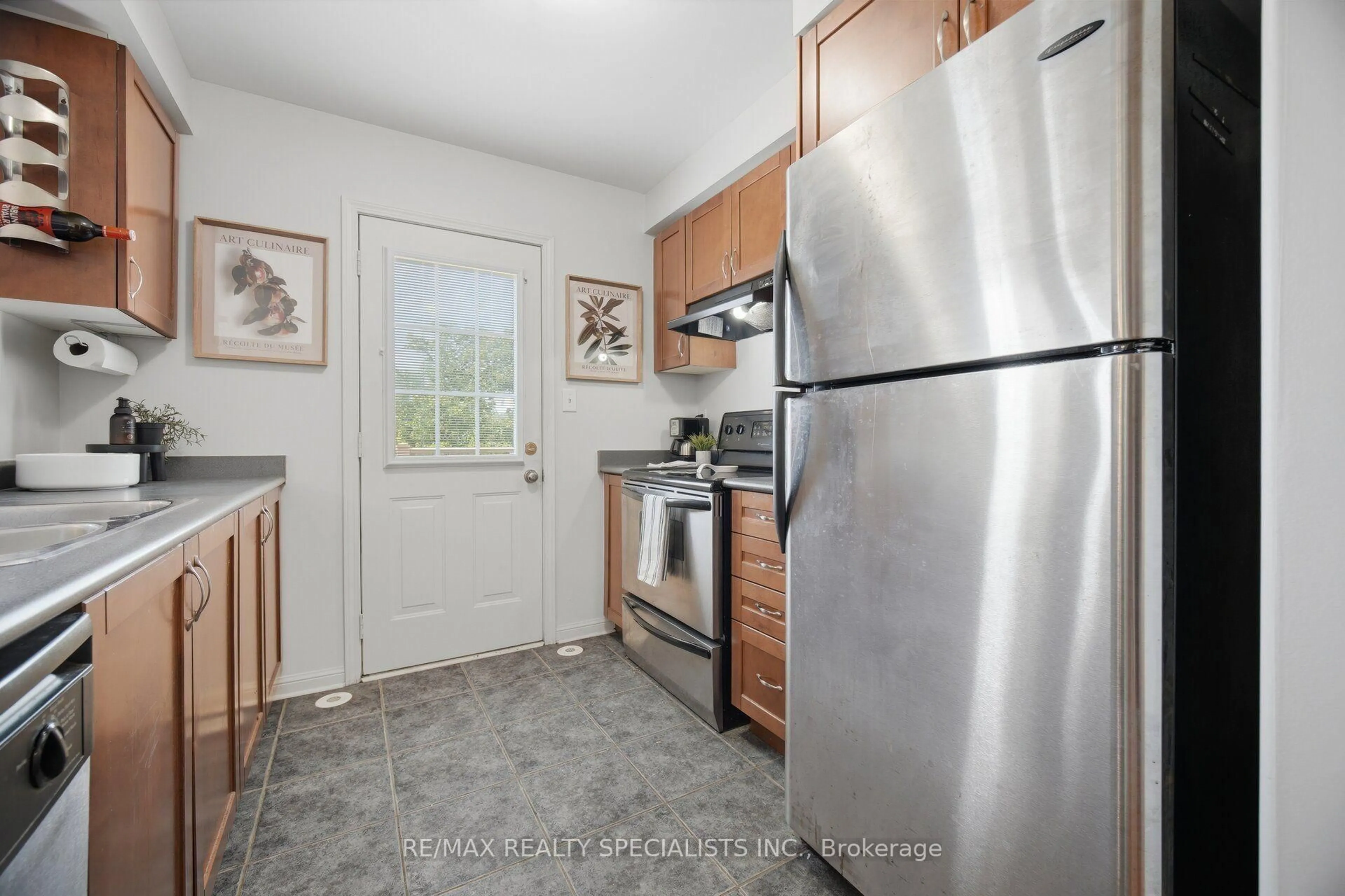 Standard kitchen, unknown for 1170 Barnard Dr, Milton Ontario L9T 6R5
