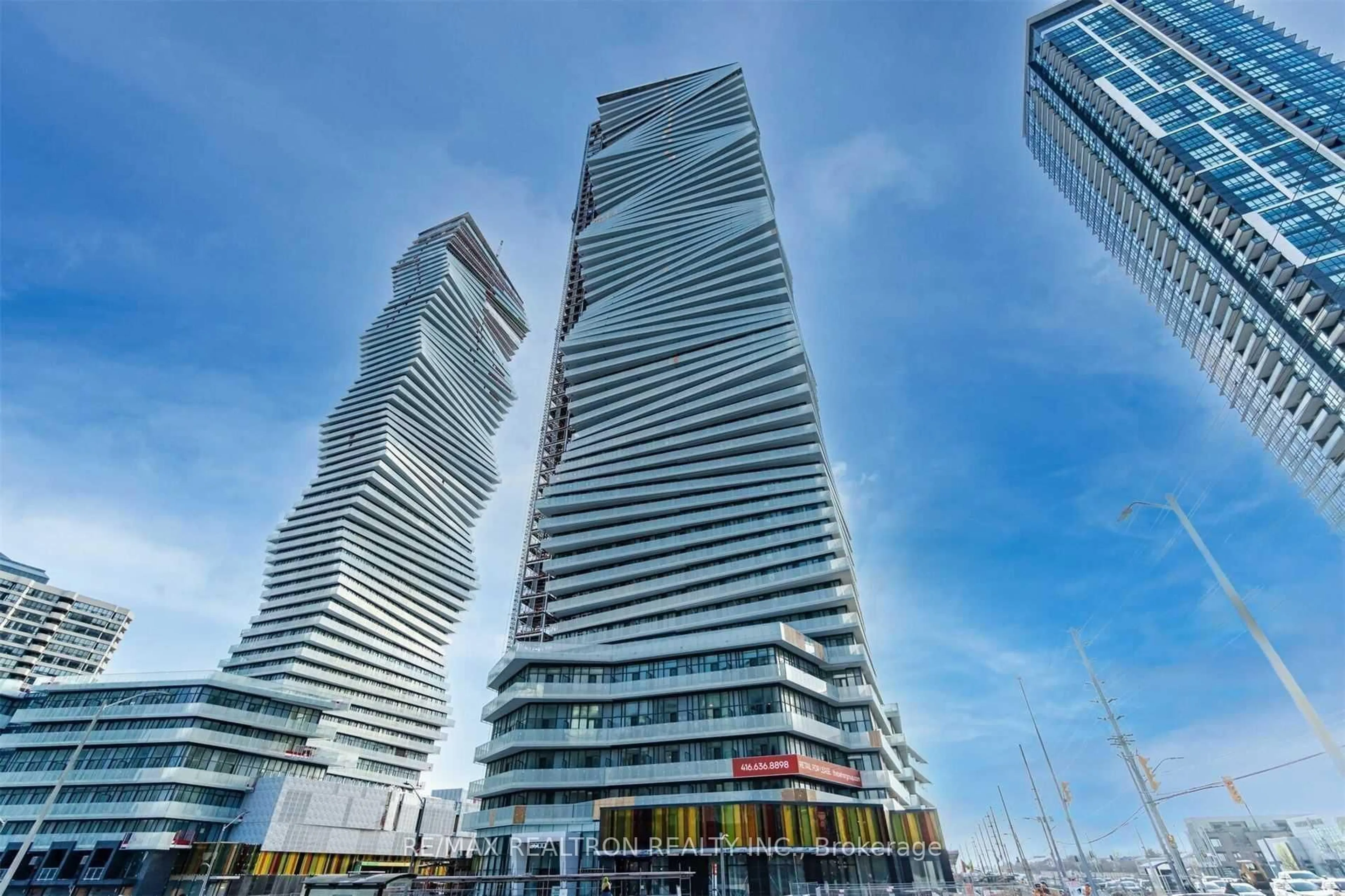 Indoor foyer for 3900 Confederation Pkwy #3504, Mississauga Ontario L5B 0M3