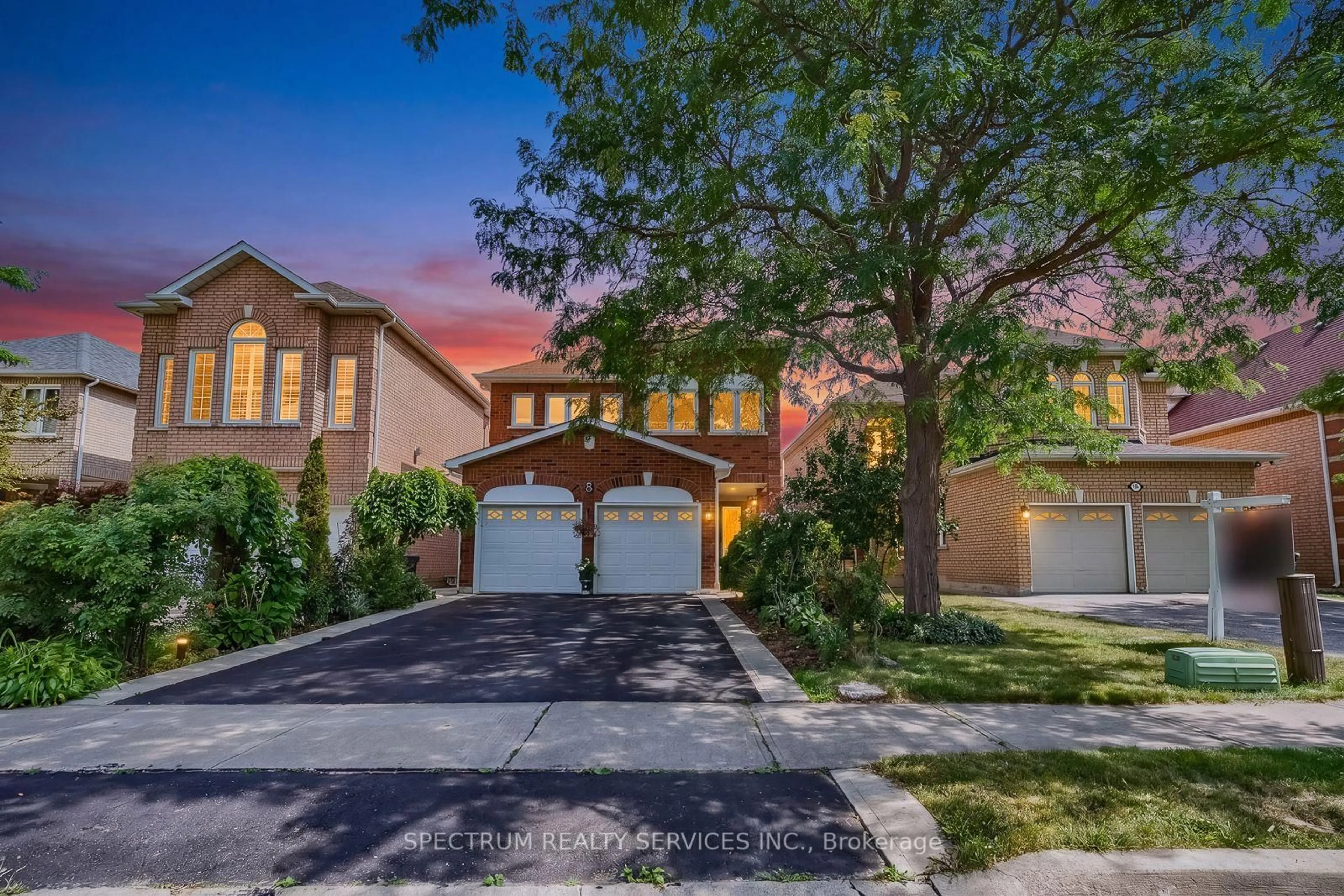 A pic from outside/outdoor area/front of a property/back of a property/a pic from drone, street for 8 Sweet Briar Lane, Brampton Ontario L6Z 4V3