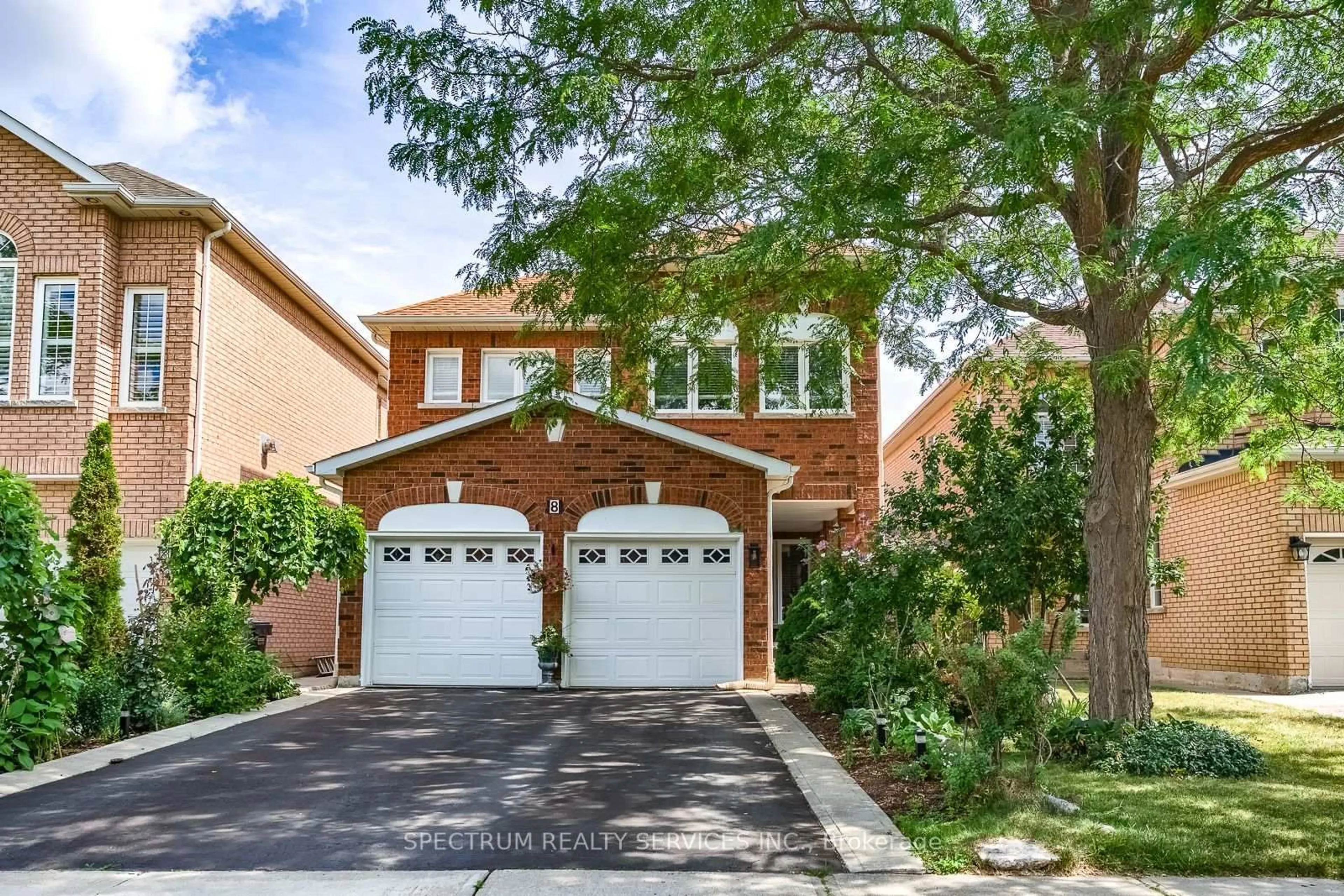 Home with brick exterior material, street for 8 Sweet Briar Lane, Brampton Ontario L6Z 4V3