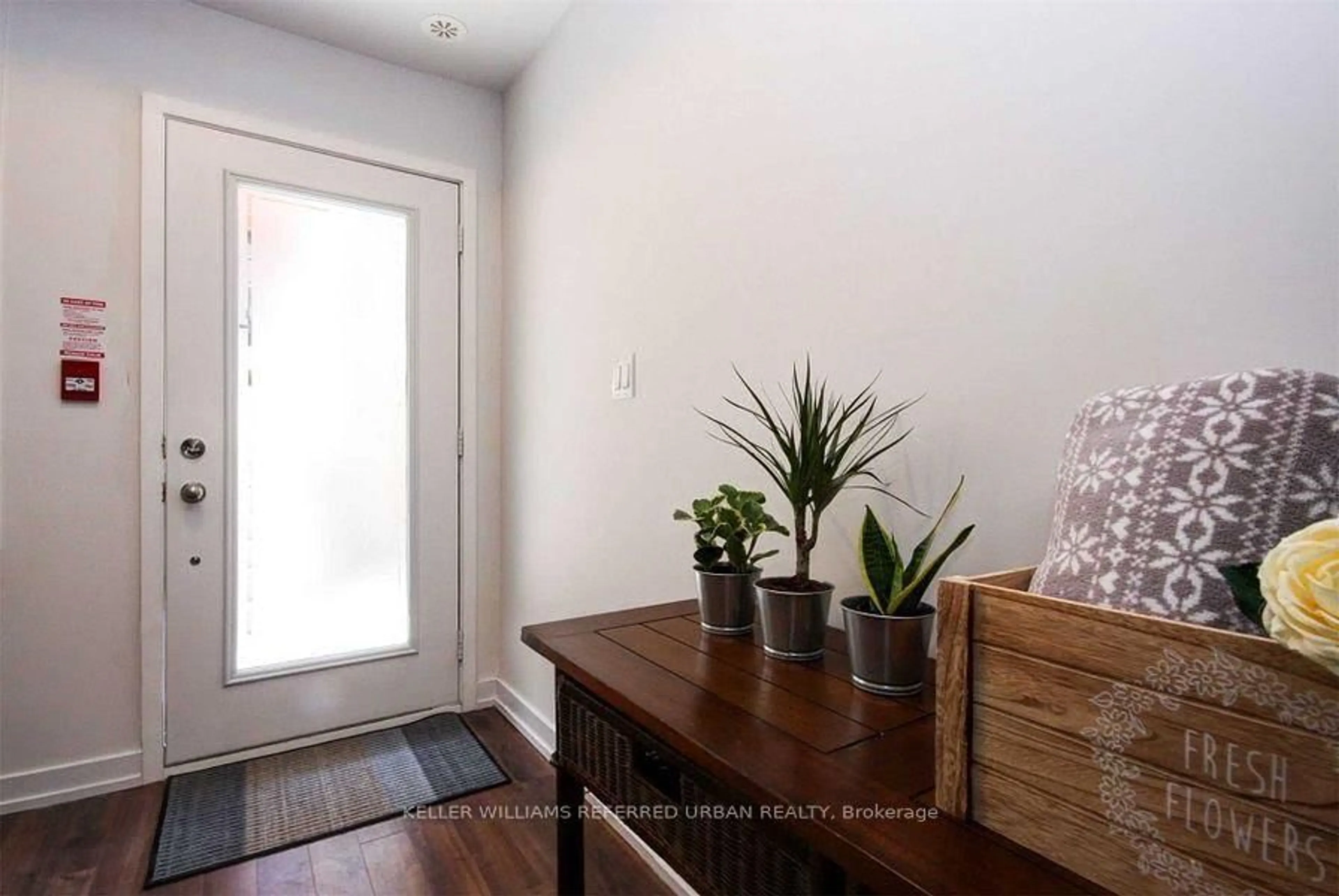 Indoor entryway for 867 Wilson Ave #3B, Toronto Ontario M3K 0A4