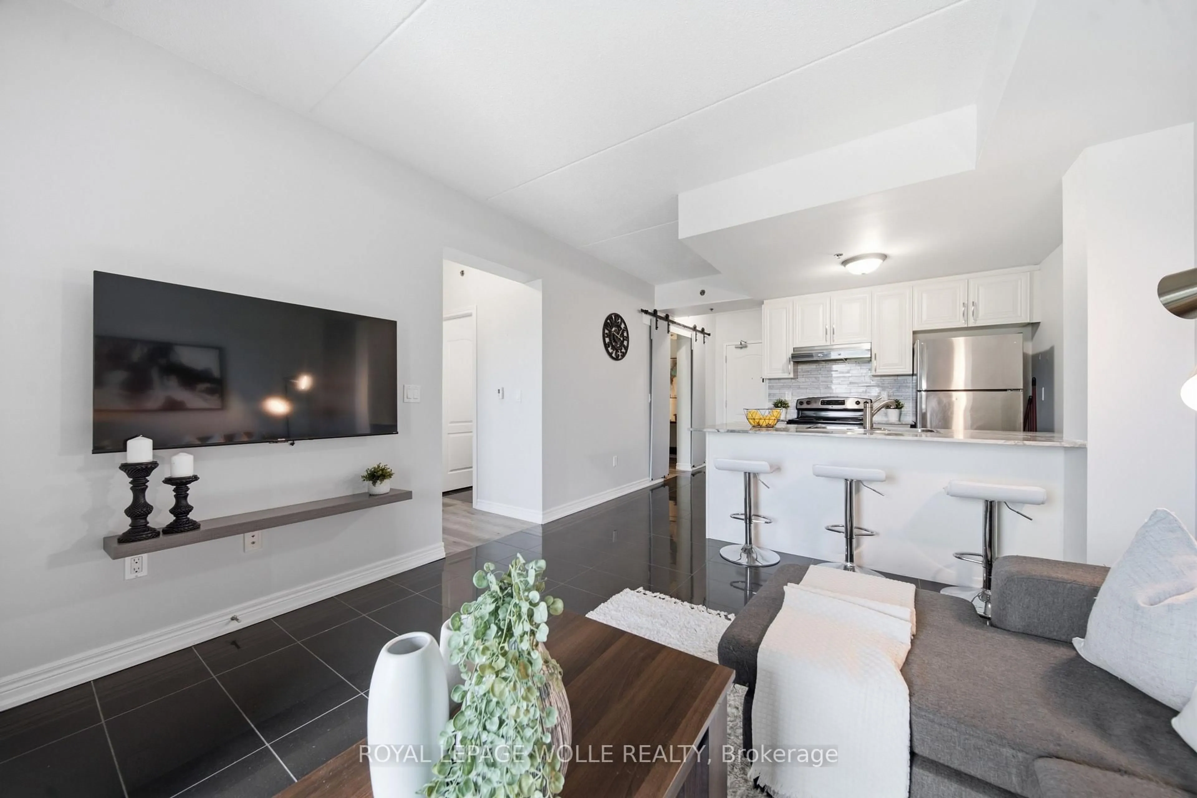 Open concept kitchen, unknown for 1421 Costigan Rd #506, Milton Ontario L9T 2N4