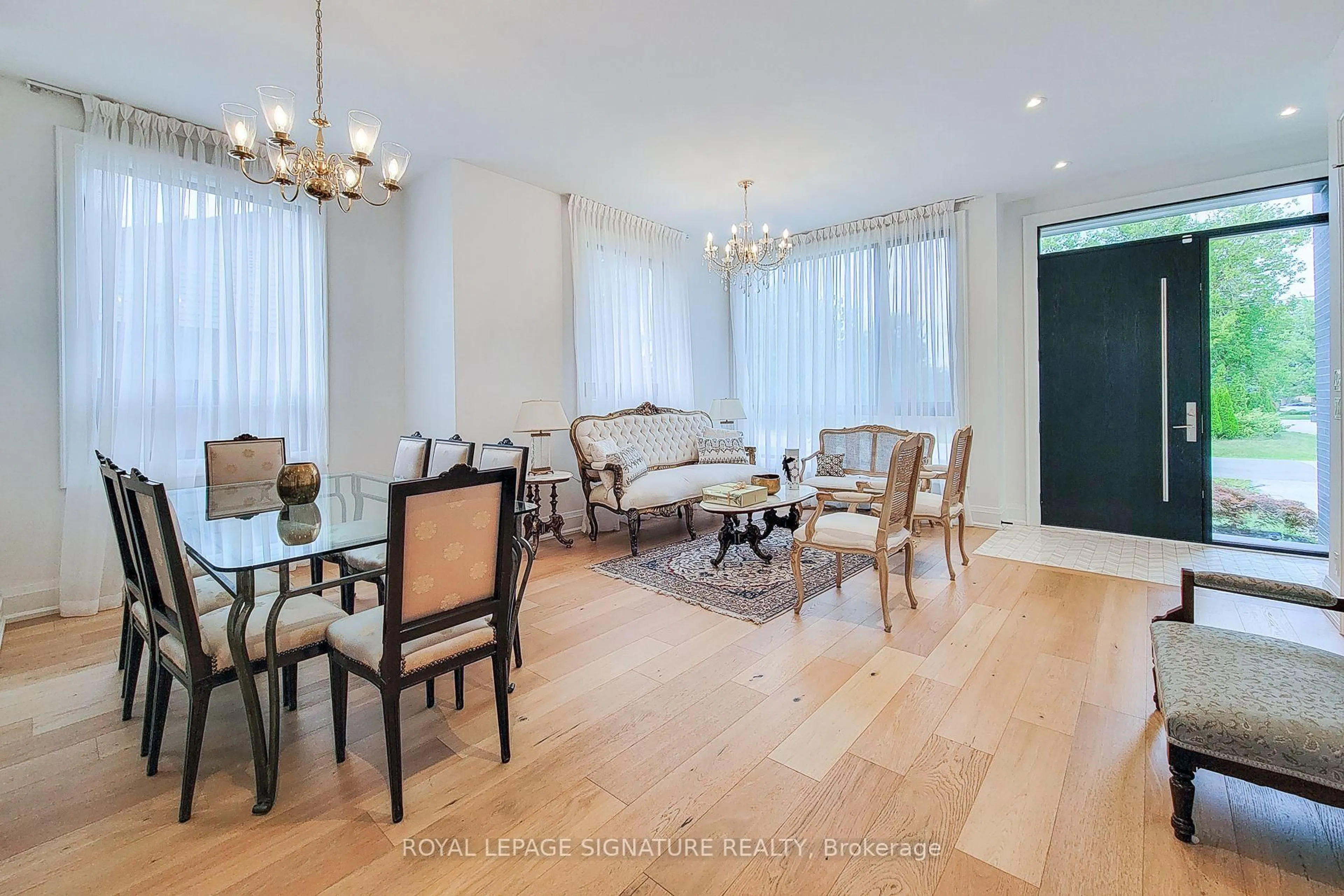 Dining room, wood/laminate floor for 518 Sherin Dr, Oakville Ontario L6L 4J8