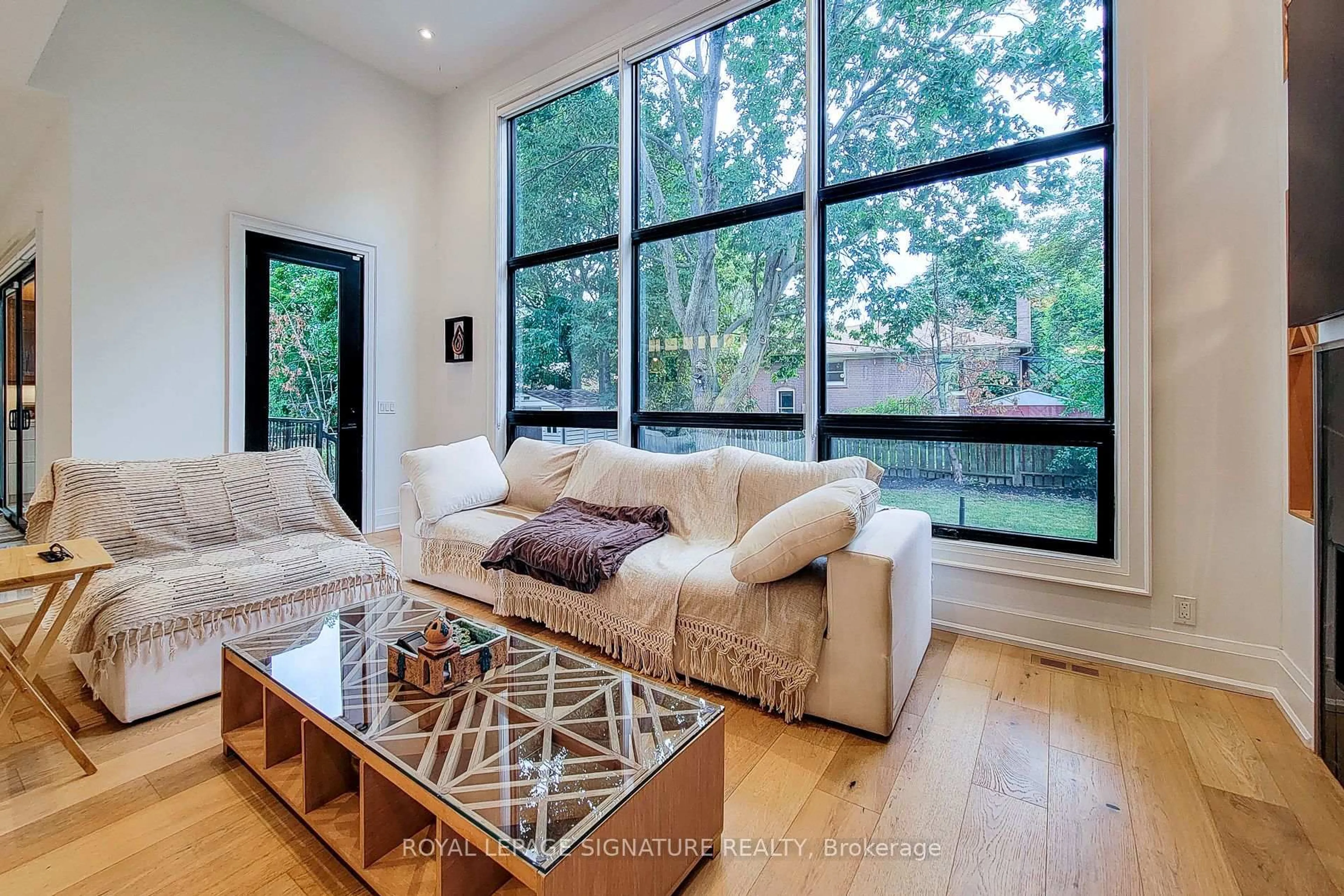Living room with furniture, unknown for 518 Sherin Dr, Oakville Ontario L6L 4J8