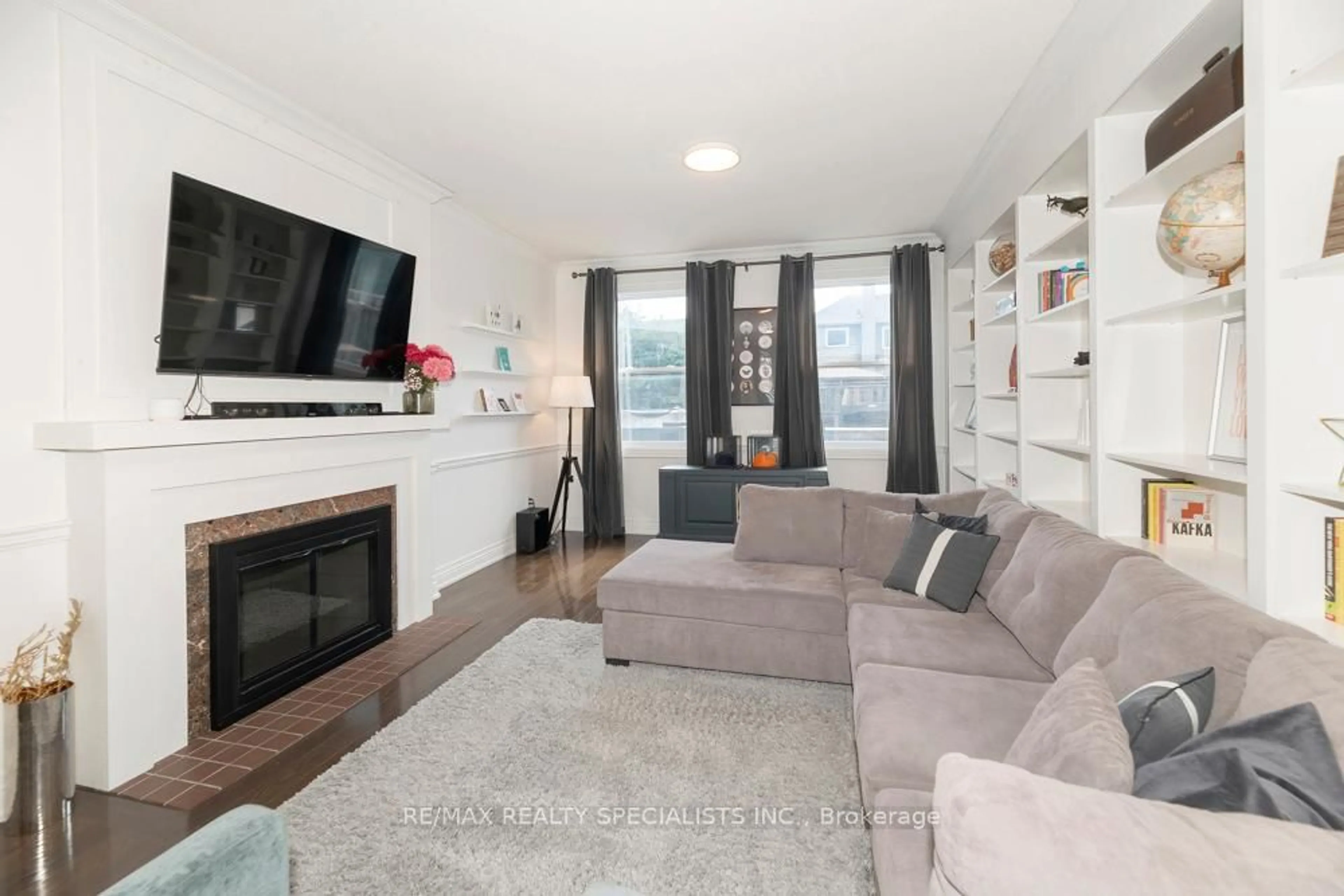 Living room with furniture, unknown for 77 Leander St, Brampton Ontario L6S 3N5