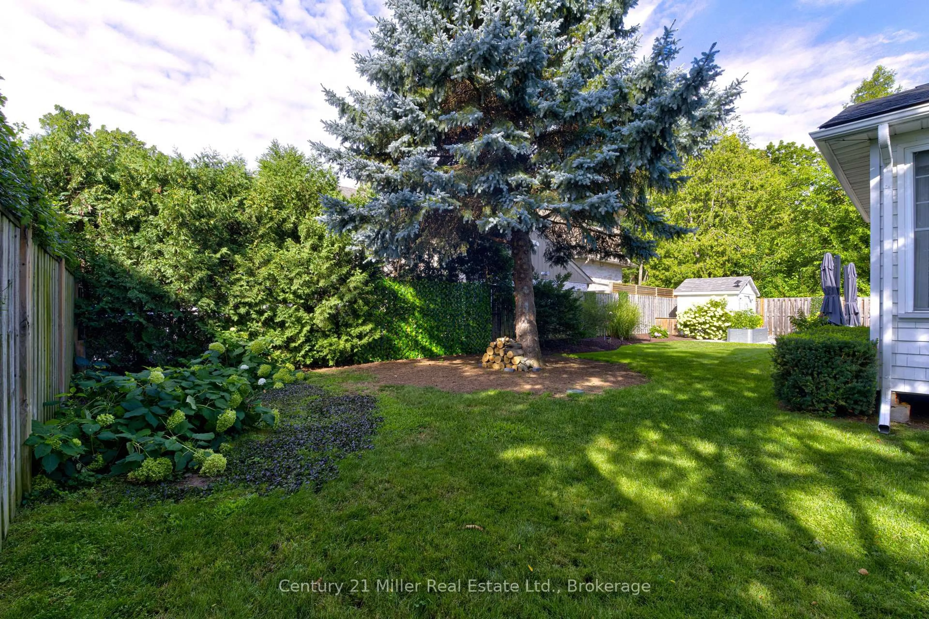 A pic from outside/outdoor area/front of a property/back of a property/a pic from drone, forest/trees view for 934 Danforth Ave, Burlington Ontario L7T 1S8