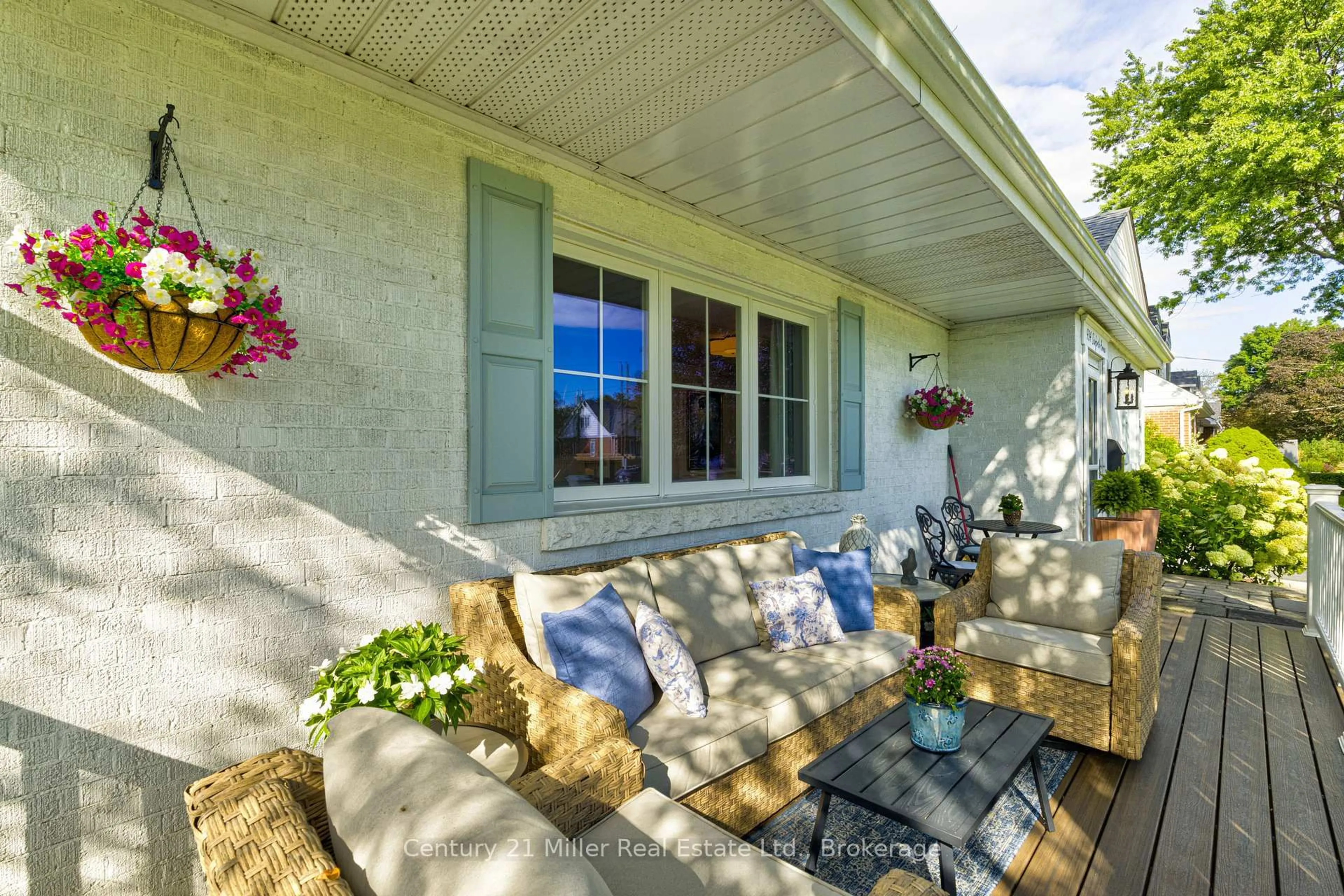 Patio, unknown for 934 Danforth Ave, Burlington Ontario L7T 1S8