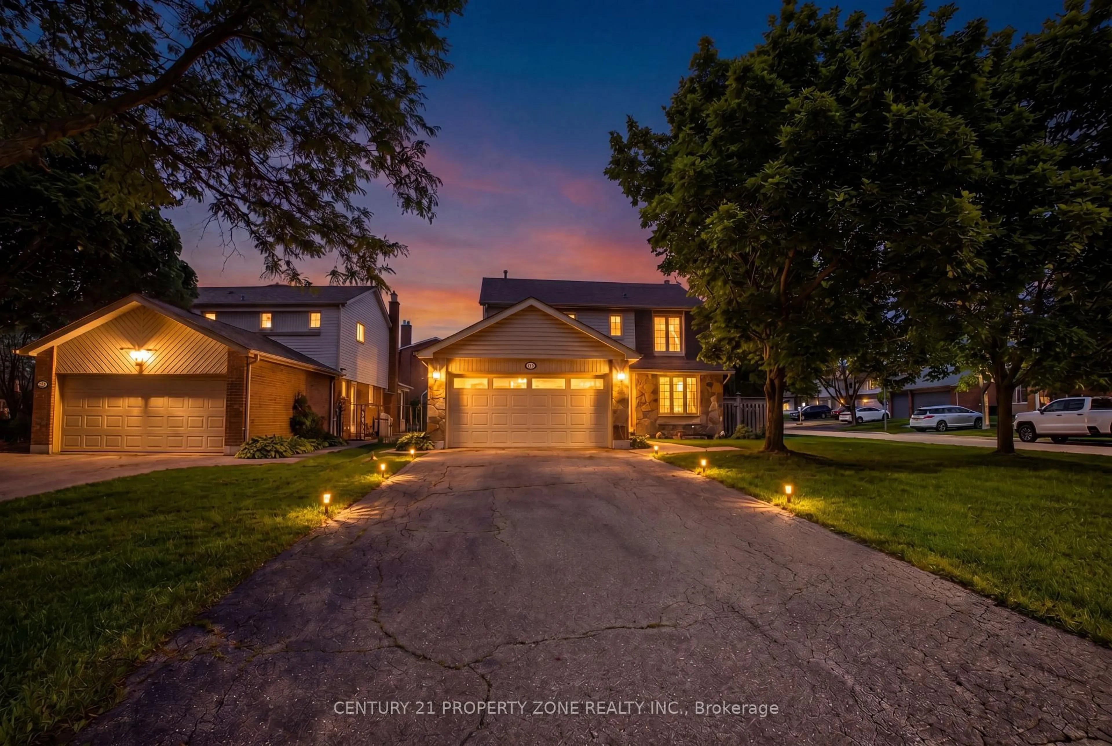 A pic from outside/outdoor area/front of a property/back of a property/a pic from drone, street for 27 Madrid Cres, Brampton Ontario L6S 2X5