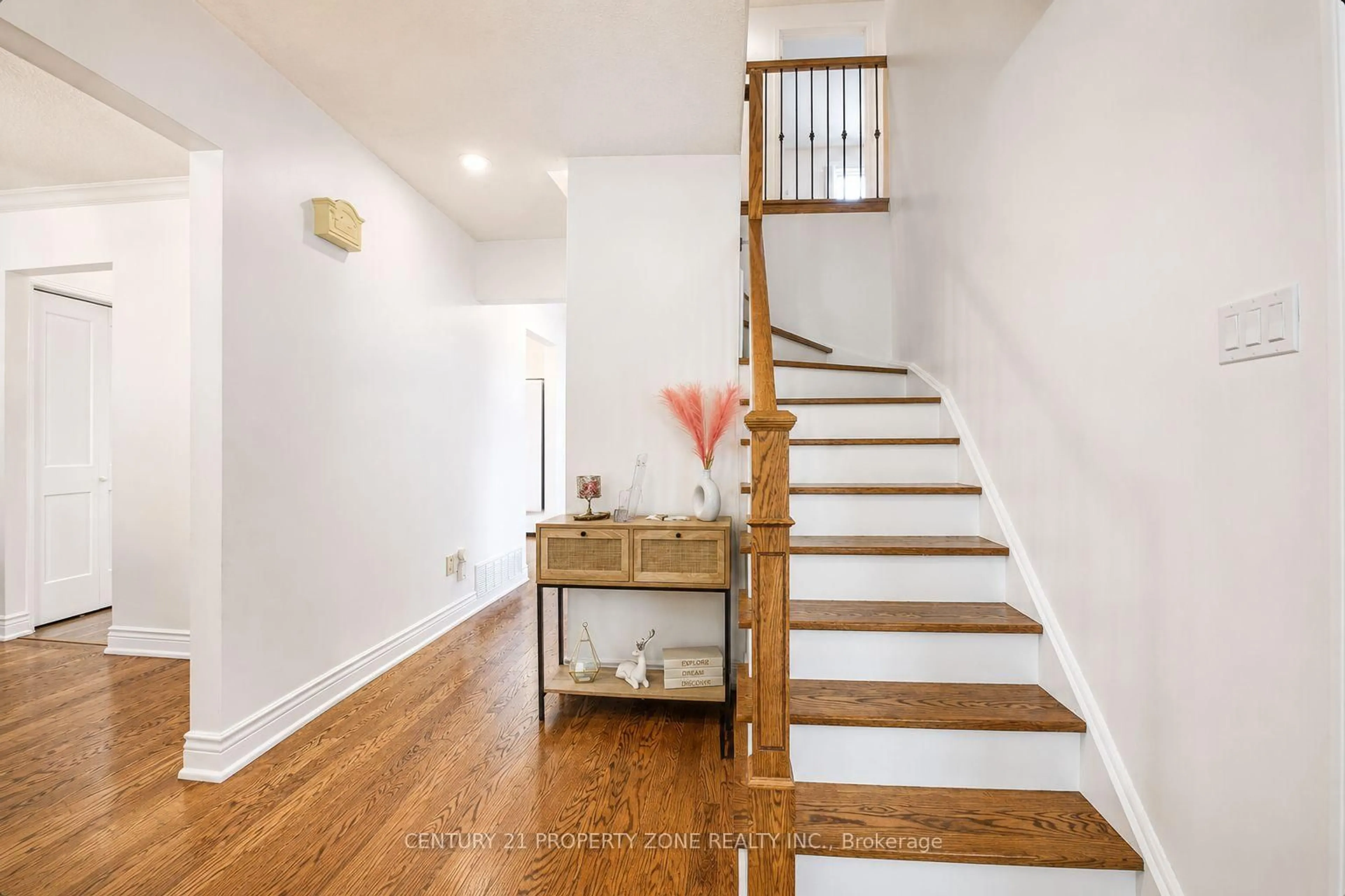Unknown for 27 Madrid Cres, Brampton Ontario L6S 2X5