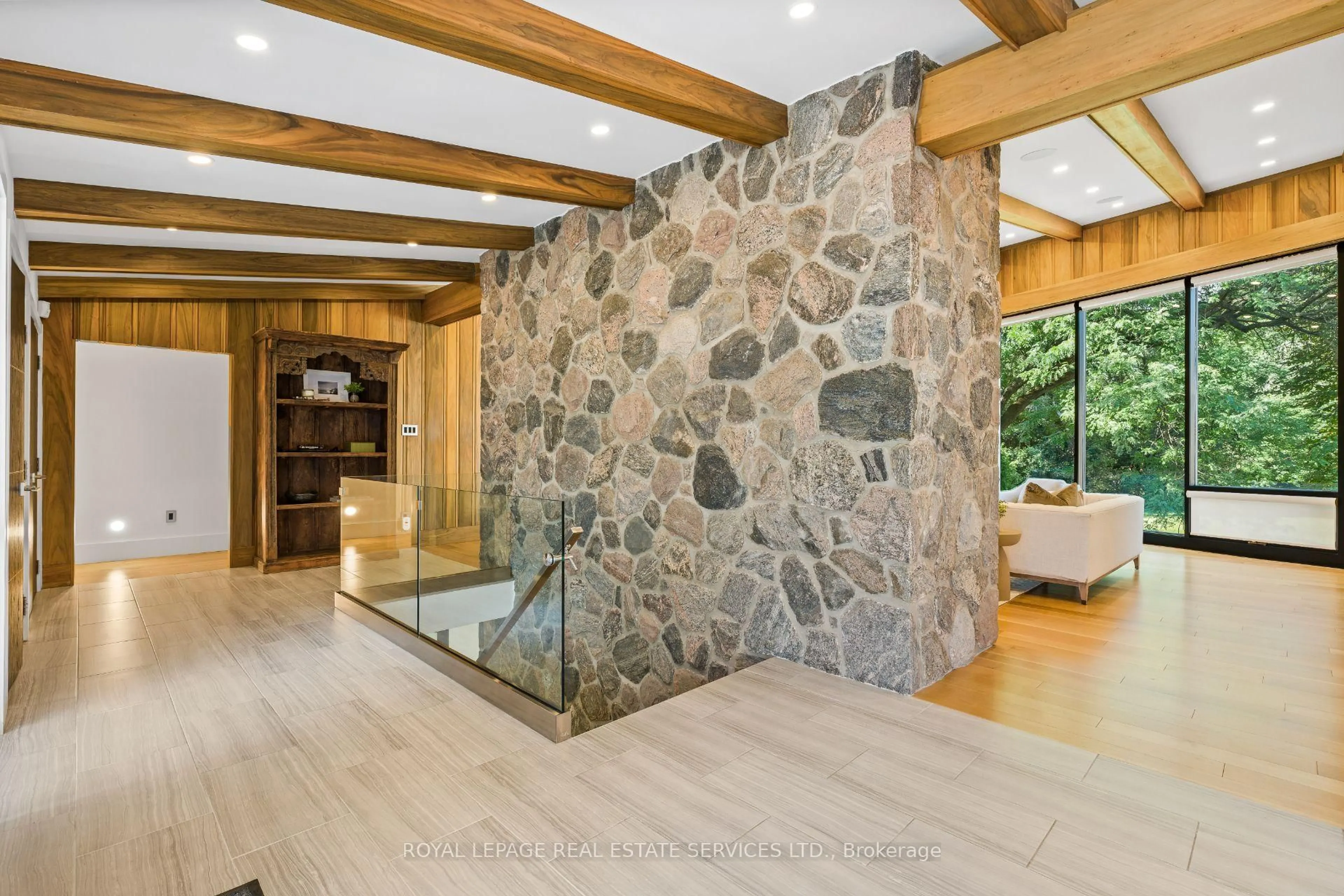 Indoor foyer for 23 Lorraine Gdns, Toronto Ontario M9B 4Z5