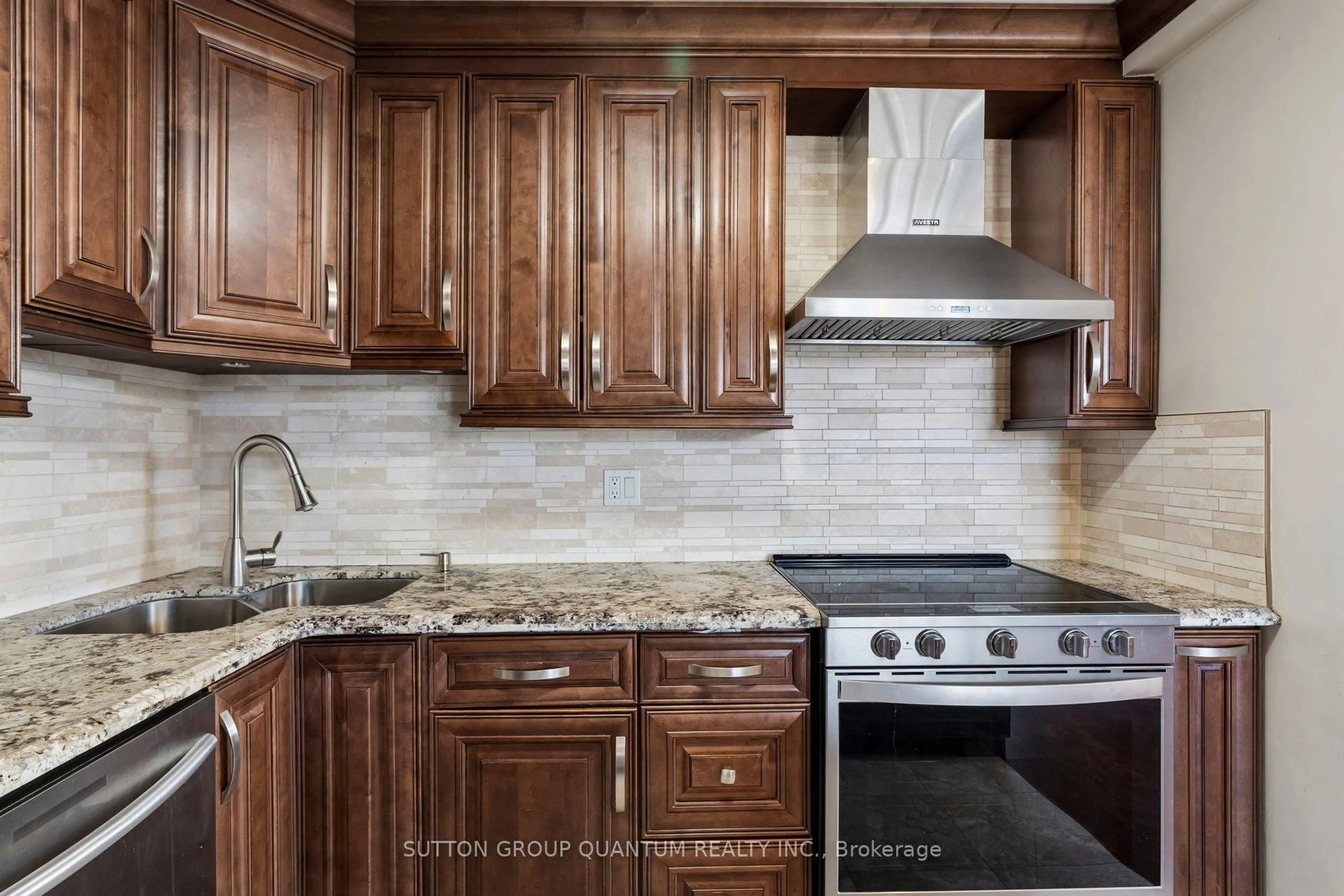 Standard kitchen, ceramic/tile floor for 2345 Confederation Pkwy #802, Mississauga Ontario L5B 2H3