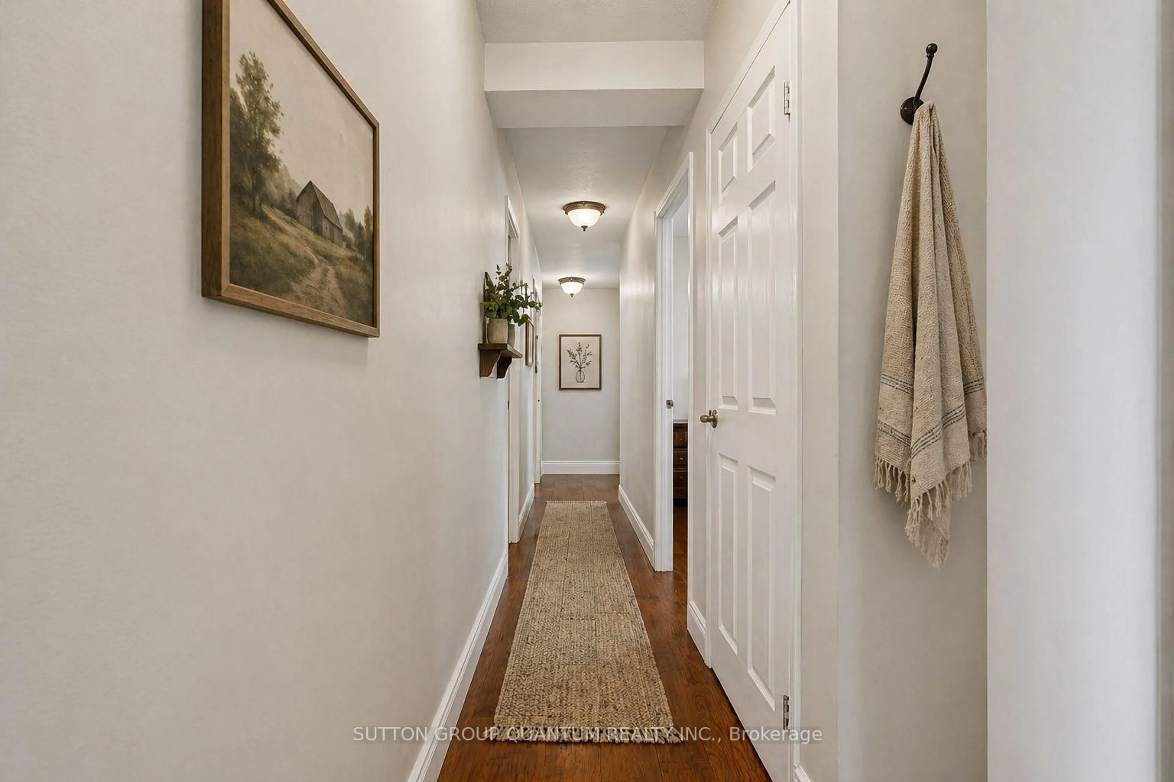 Indoor entryway for 2345 Confederation Pkwy #802, Mississauga Ontario L5B 2H3