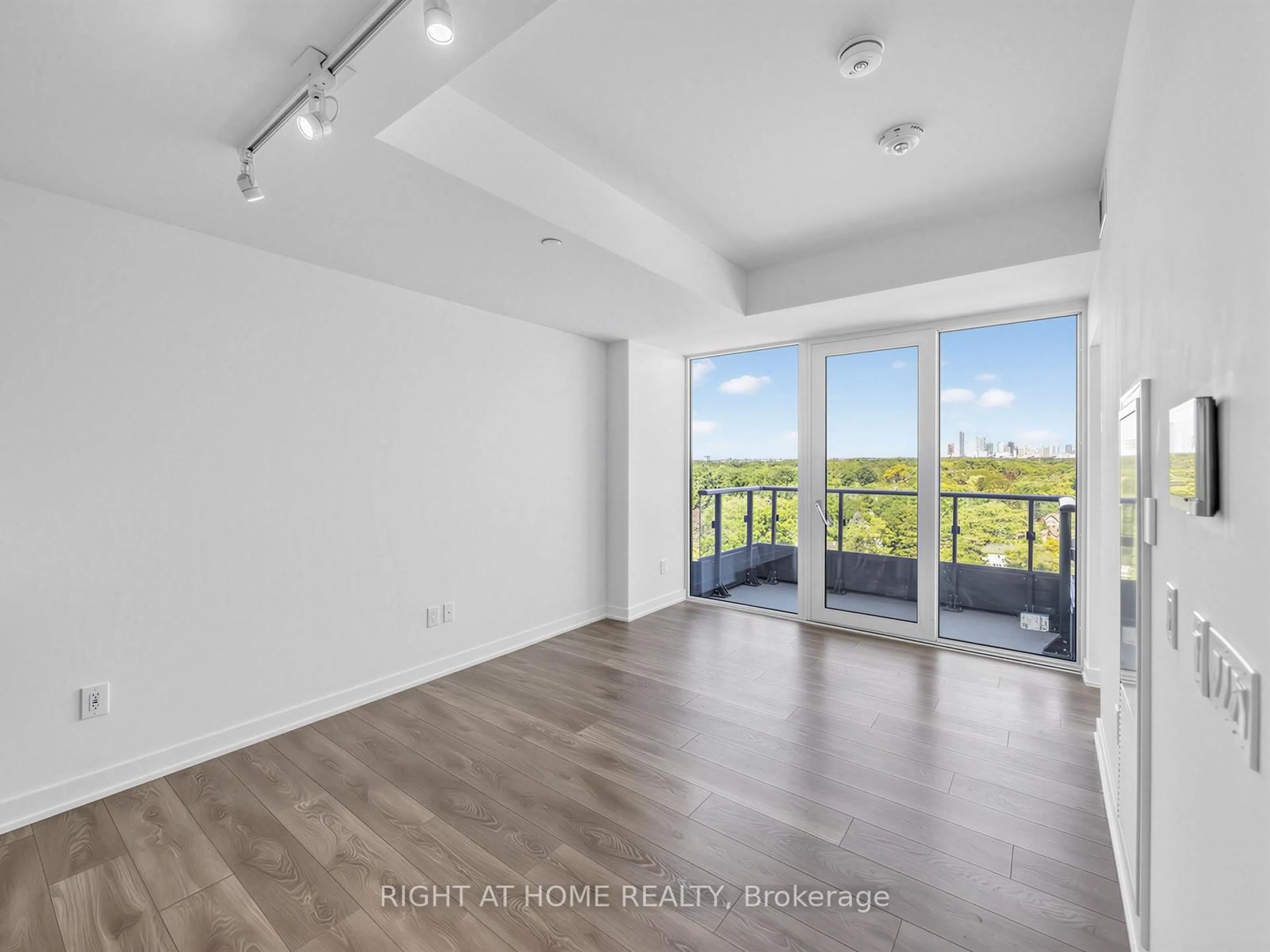 A pic of a room for 28 Ann St #1016, Mississauga Ontario L5G 0E1