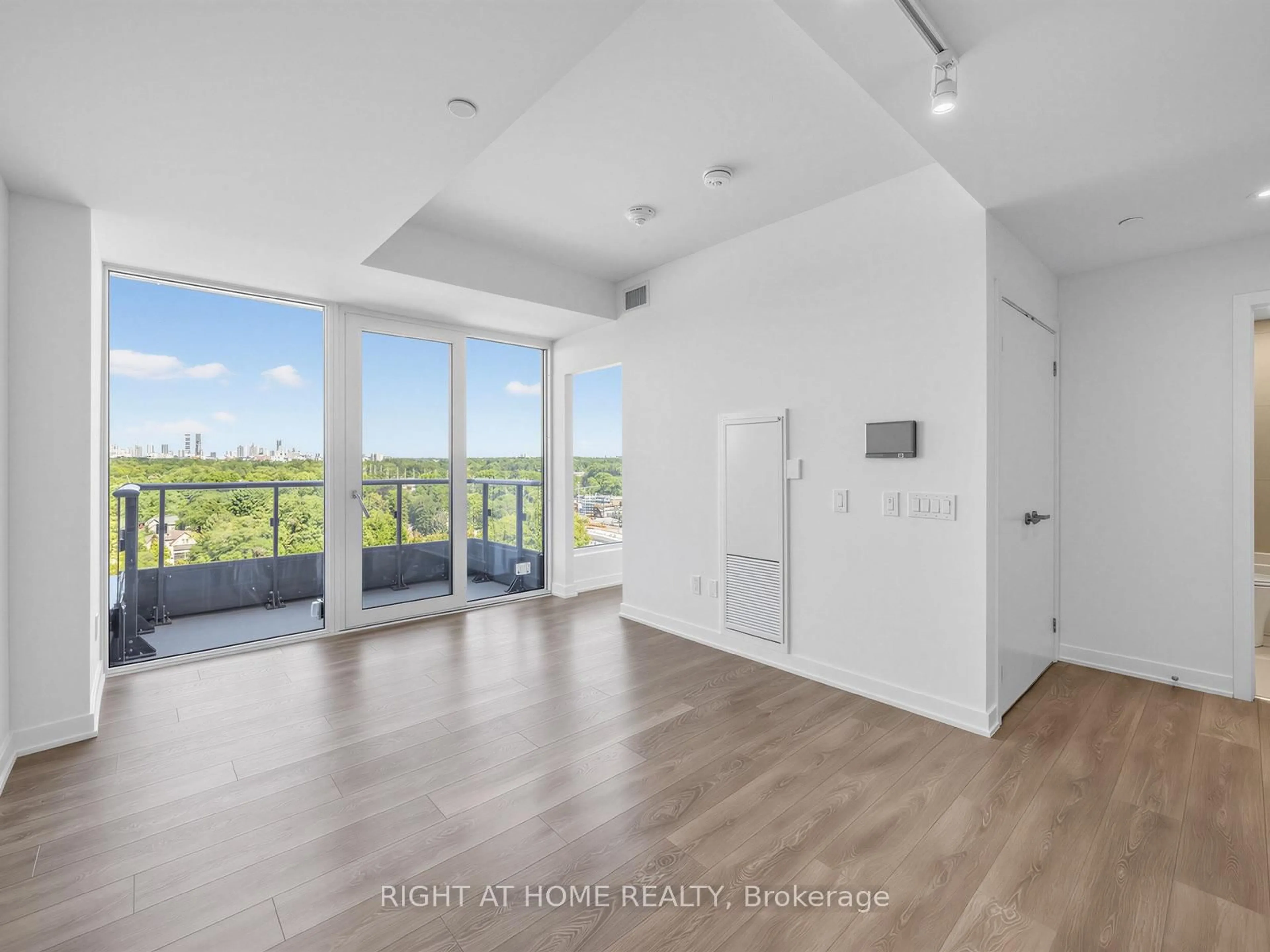 A pic of a room for 28 Ann St #1016, Mississauga Ontario L5G 0E1