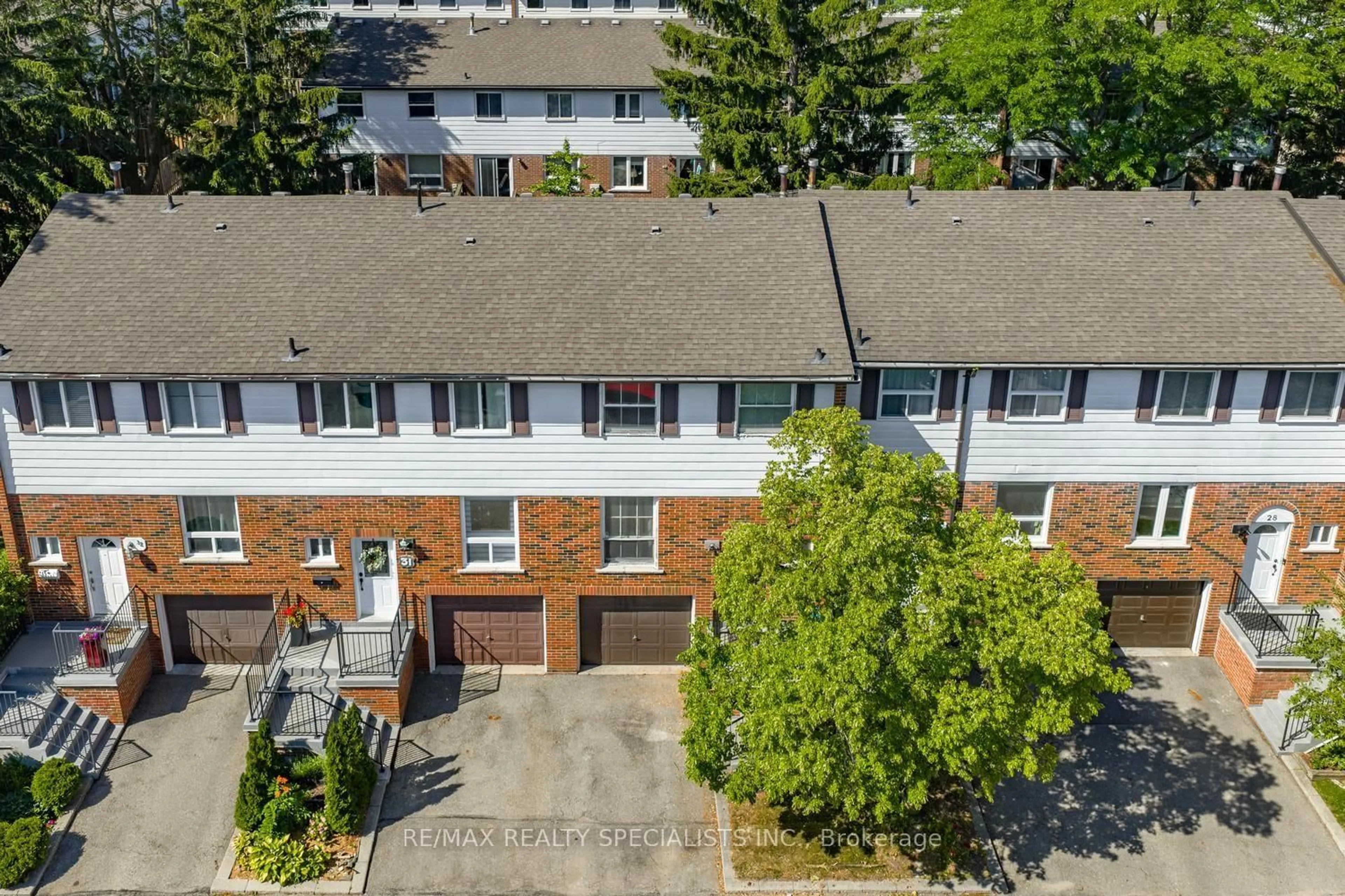 A pic from outside/outdoor area/front of a property/back of a property/a pic from drone, unknown for 2445 Homelands Dr #30, Mississauga Ontario L5K 2C6
