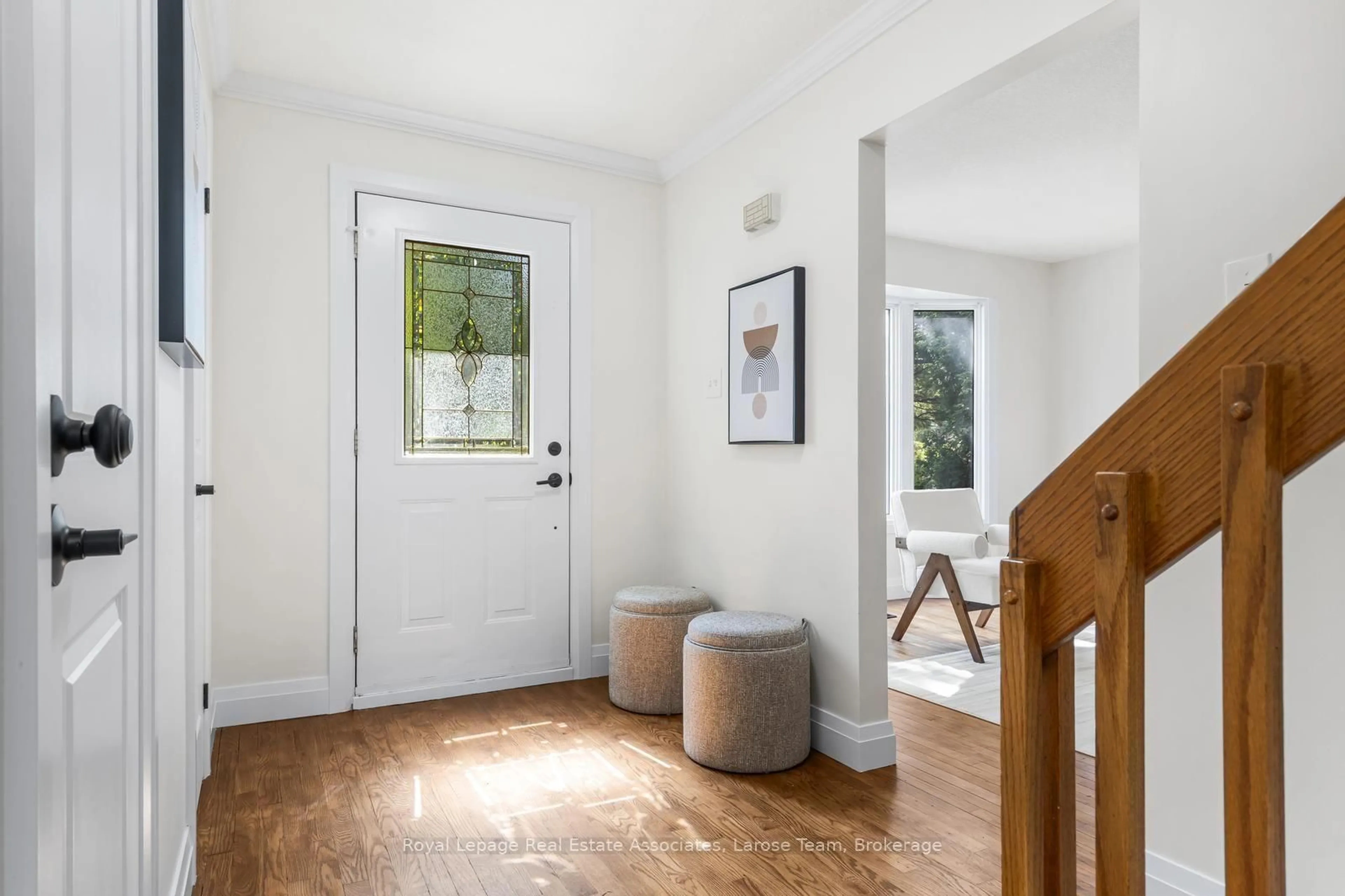 Indoor entryway for 3243 Ulman Rd, Oakville Ontario L6L 5S8