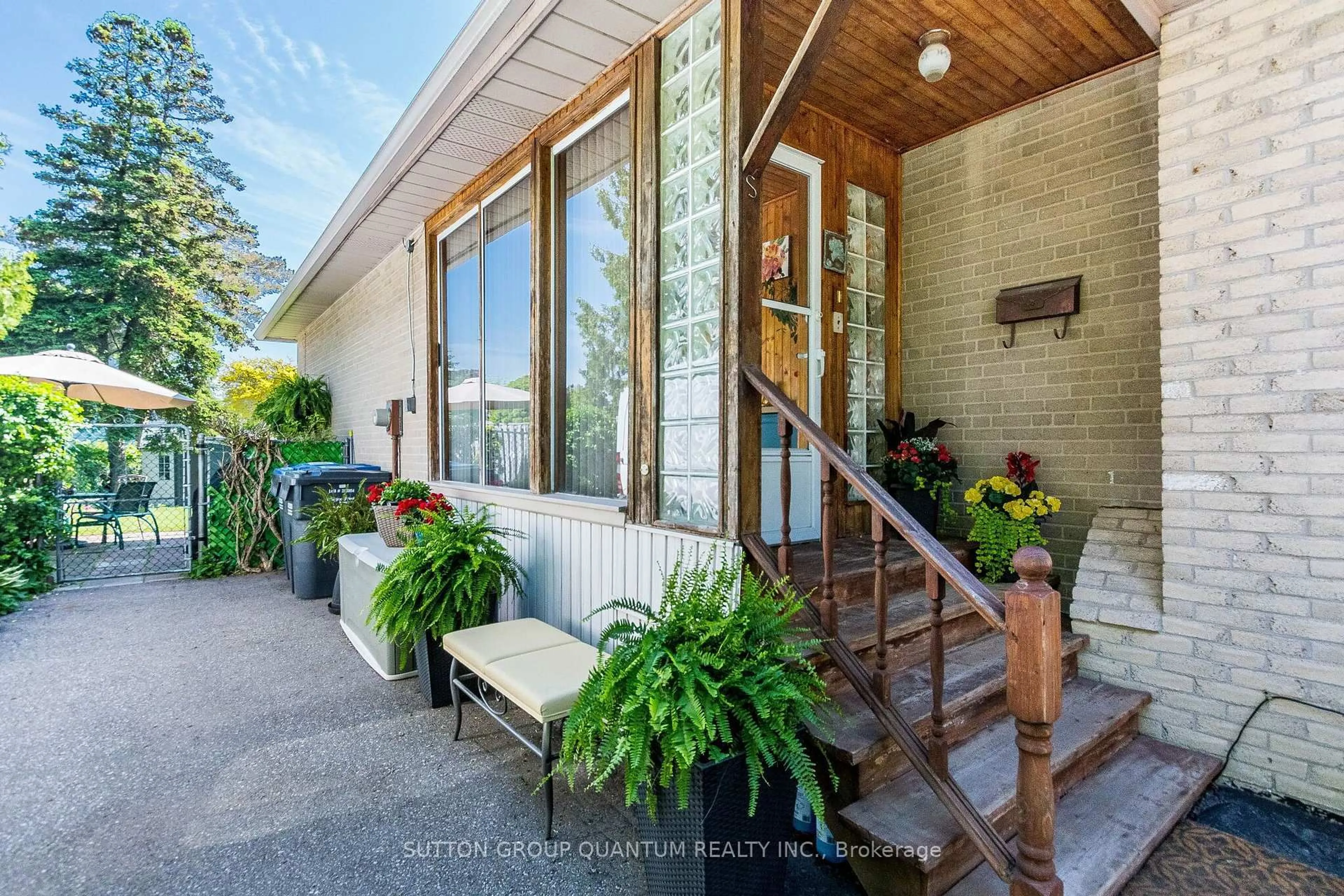 Unknown for 1293 Daimler Rd, Mississauga Ontario L5J 3T3