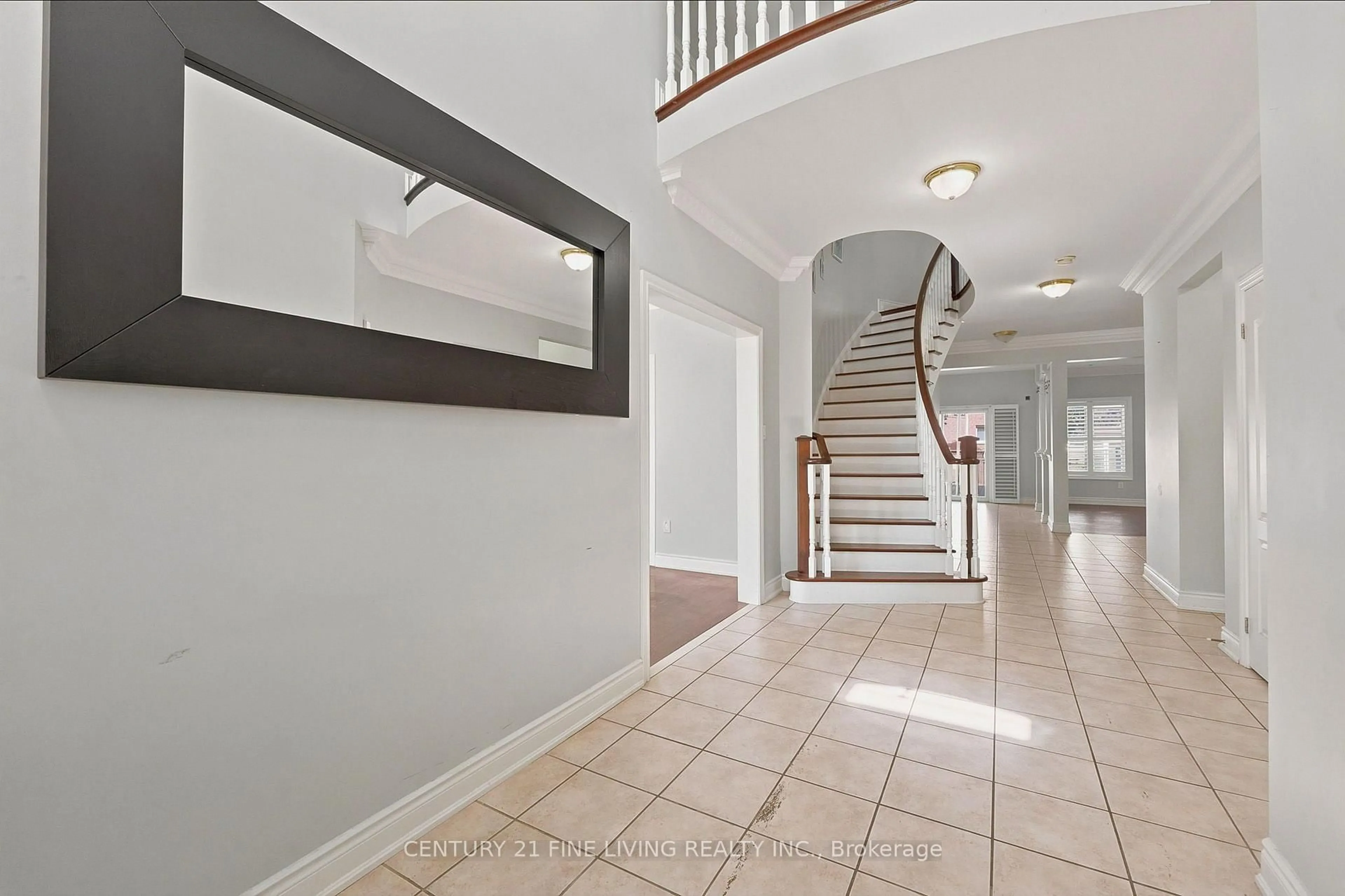 Indoor entryway for 38 EIFFEL Blvd, Brampton Ontario L6P 1W3