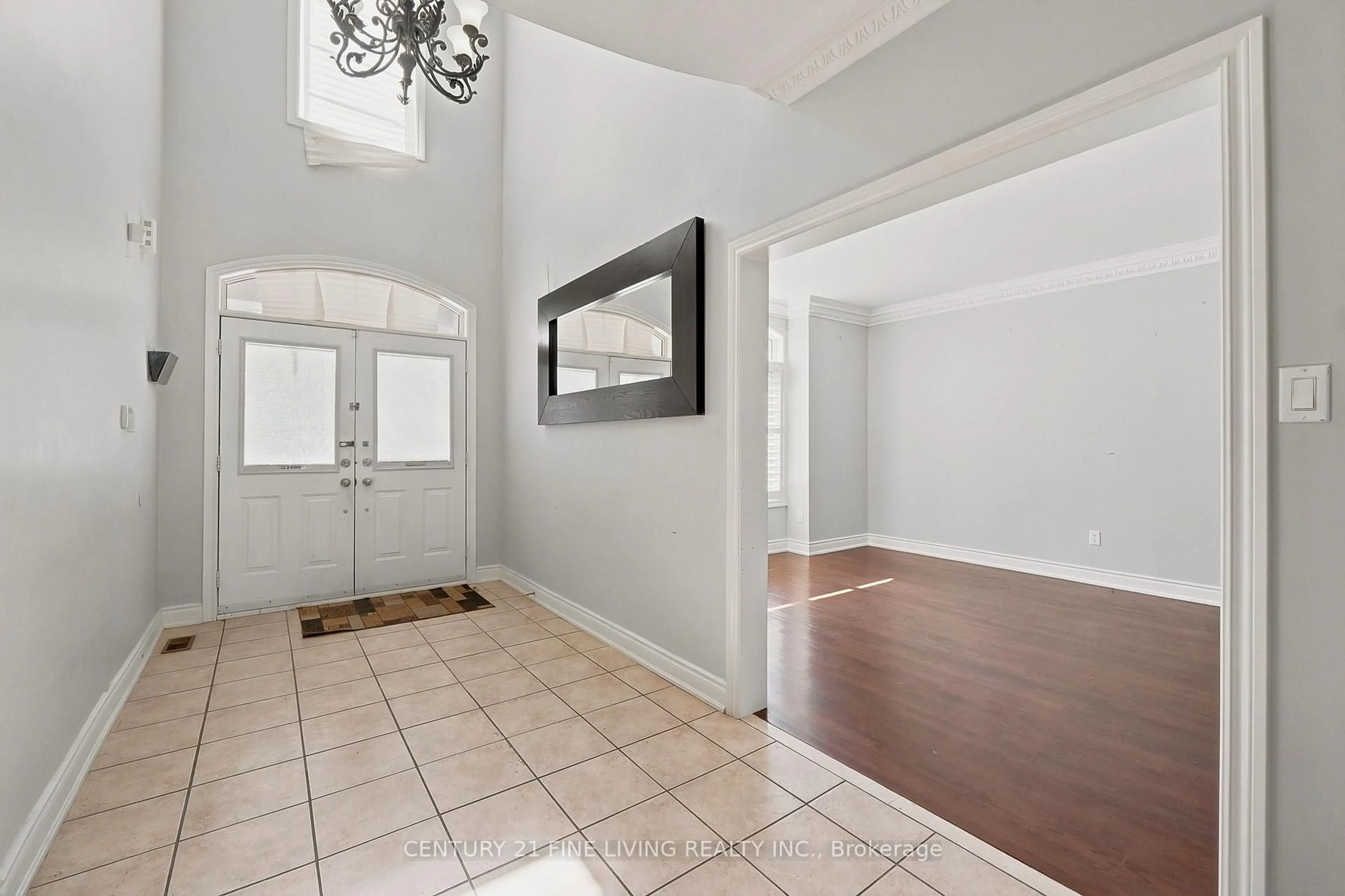 Indoor entryway for 38 EIFFEL Blvd, Brampton Ontario L6P 1W3