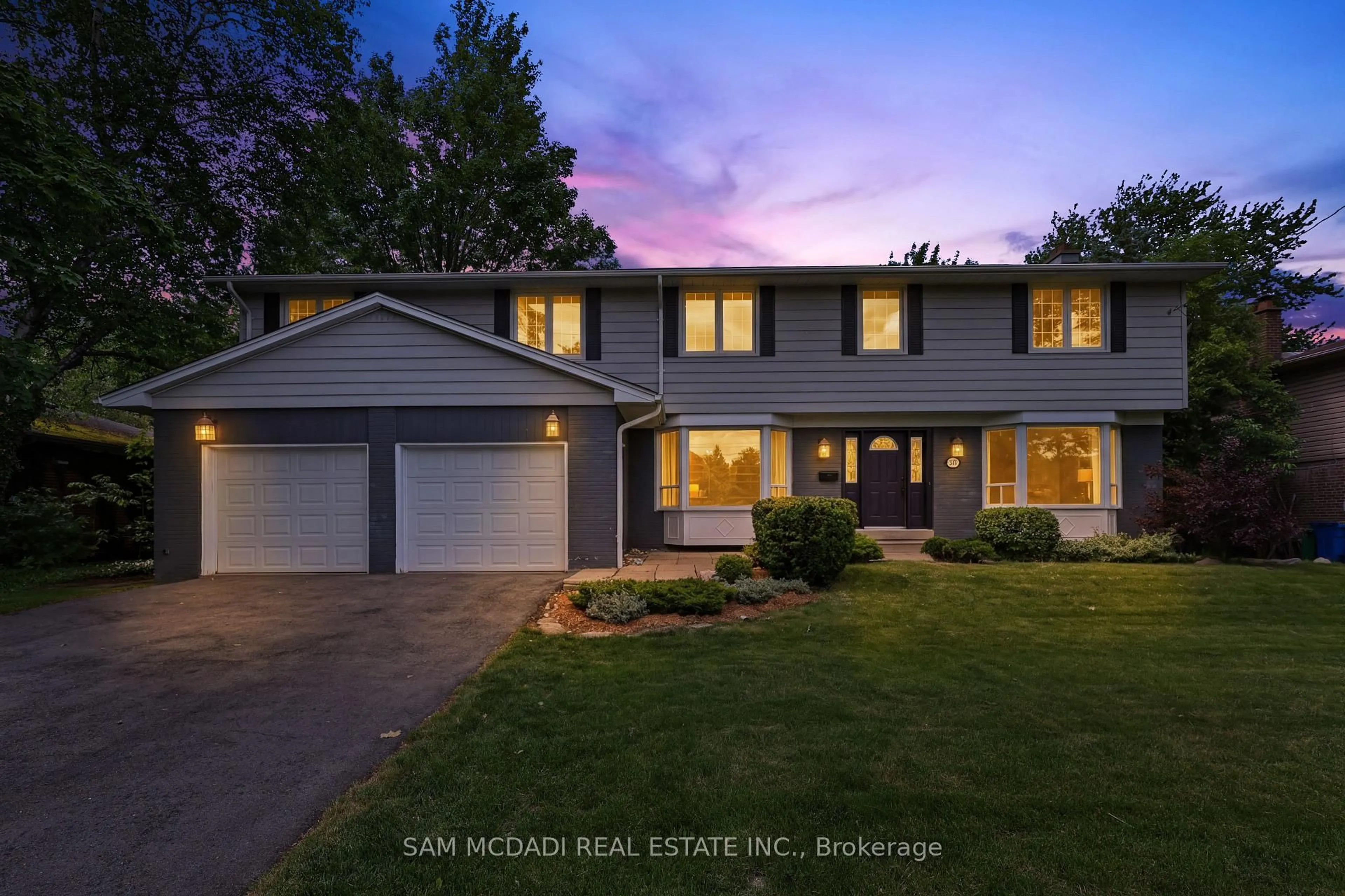 Home with vinyl exterior material, street for 1449 Truscott Dr, Mississauga Ontario L5J 1Z1