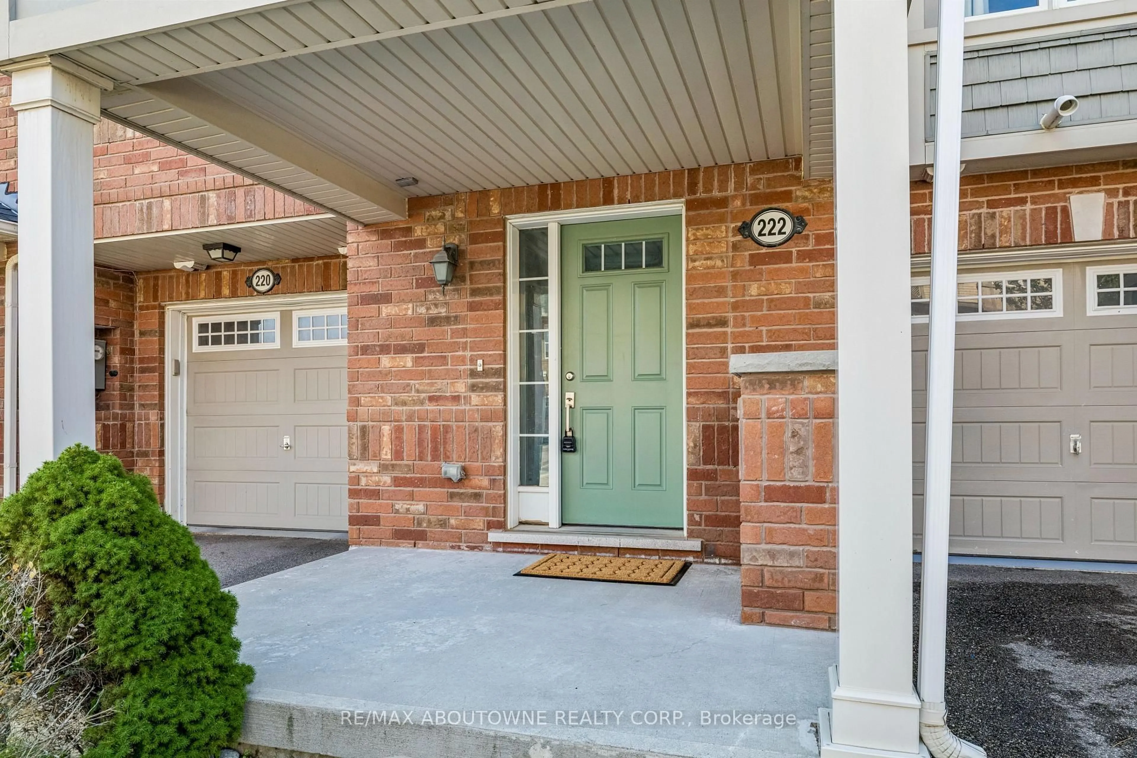 Indoor entryway for 222 Septimus Hts, Milton Ontario L9T 8N5