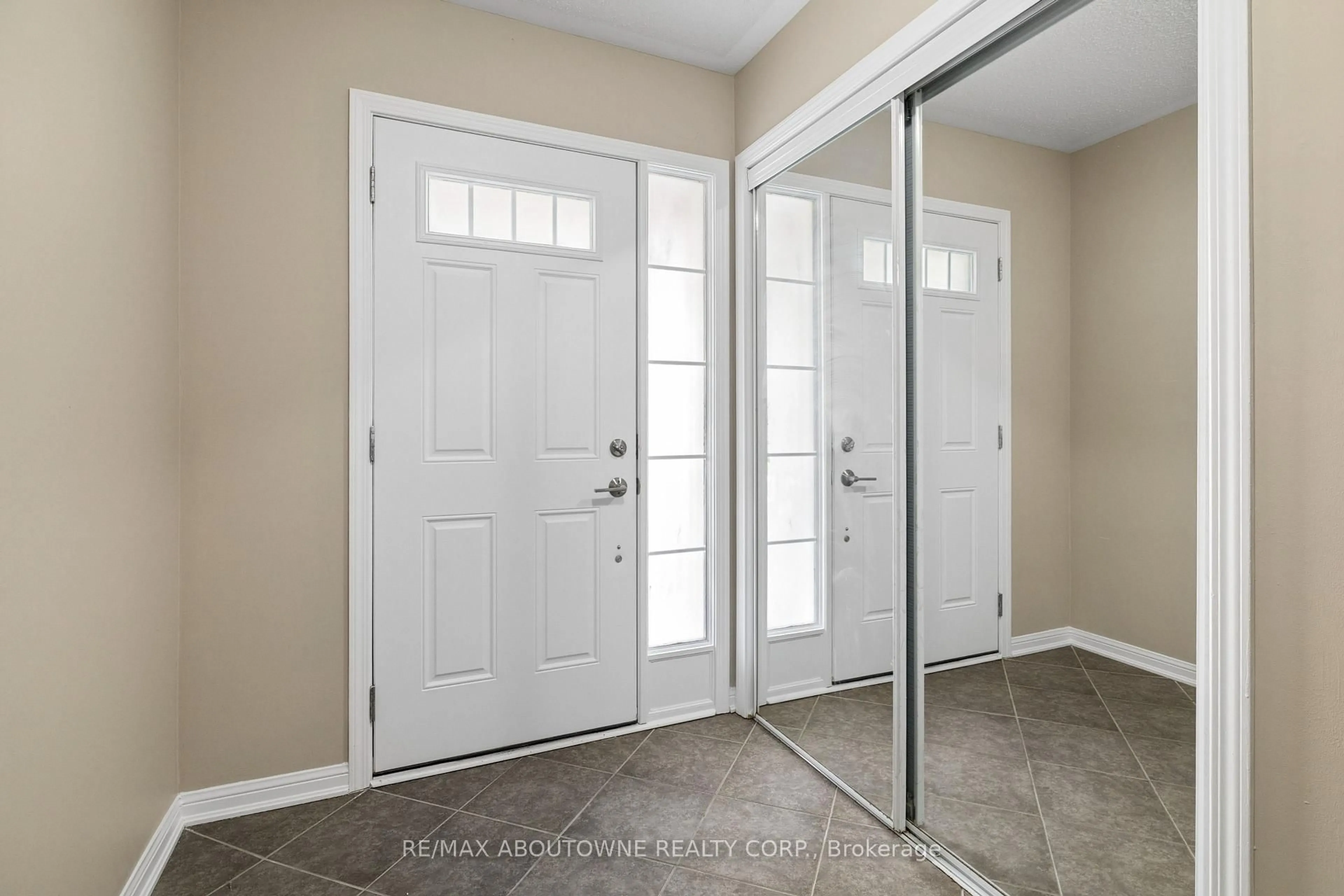 Indoor entryway for 222 Septimus Hts, Milton Ontario L9T 8N5