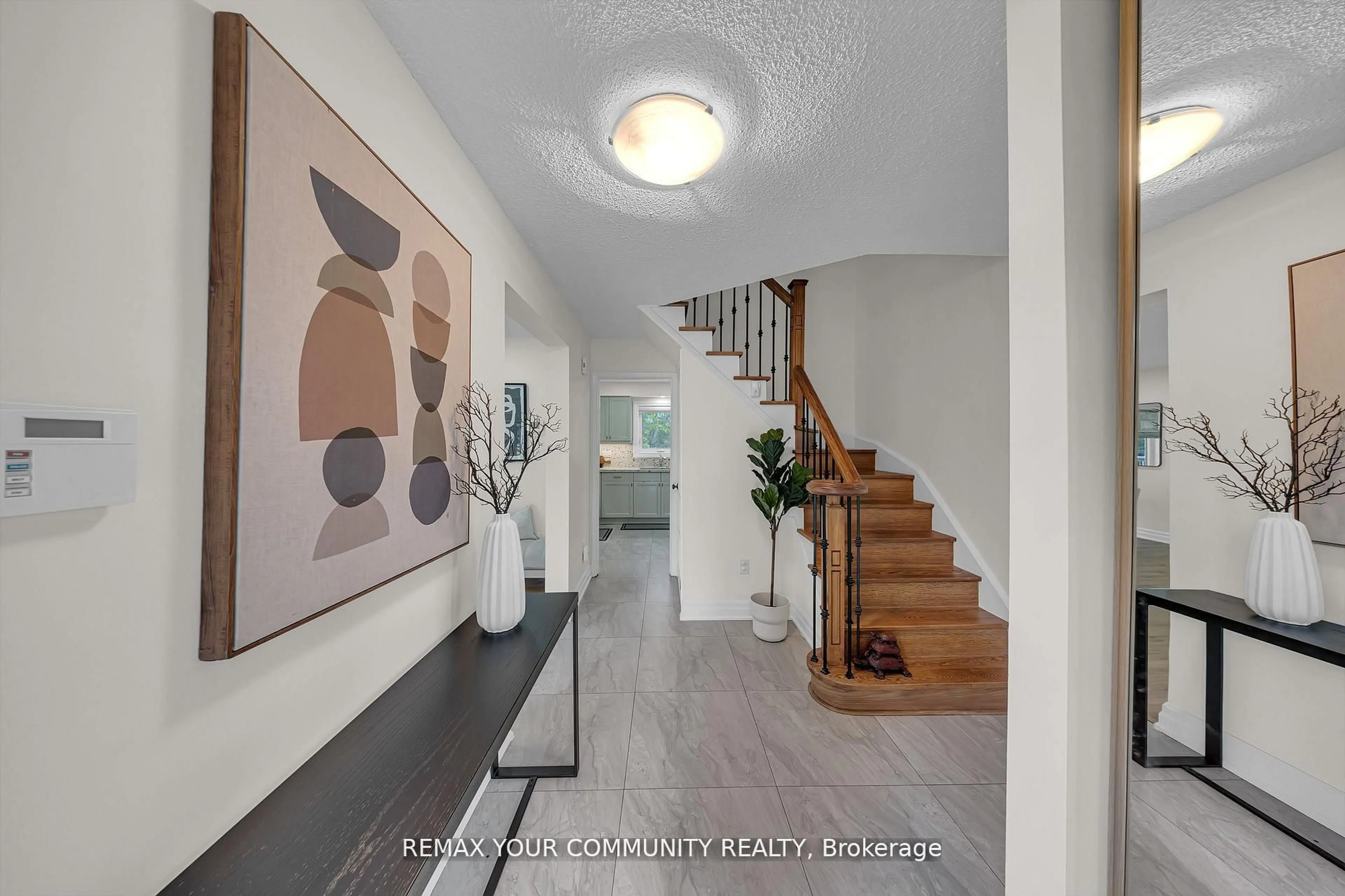 Indoor entryway for 22 Madelaine Cres, Brampton Ontario L6S 2Y9